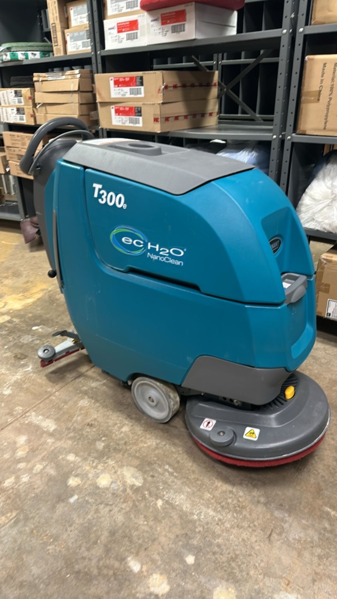 TENNANT T300E ECH2O NANOCLEAN FLOOR SCRUBBER