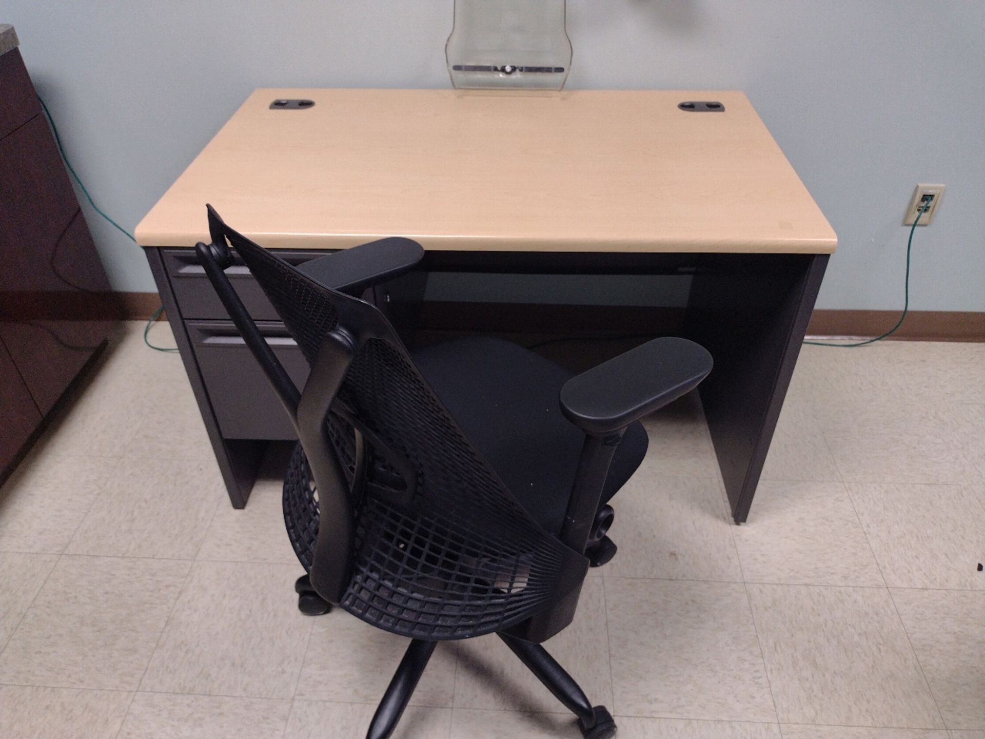 OFFICE TO INCLUDE: TABLE, CHAIRS, DESK, OFFICE TASK CHAIR, BULLETIN BOARD/ORGANIZER RACK, FILE - Image 4 of 5