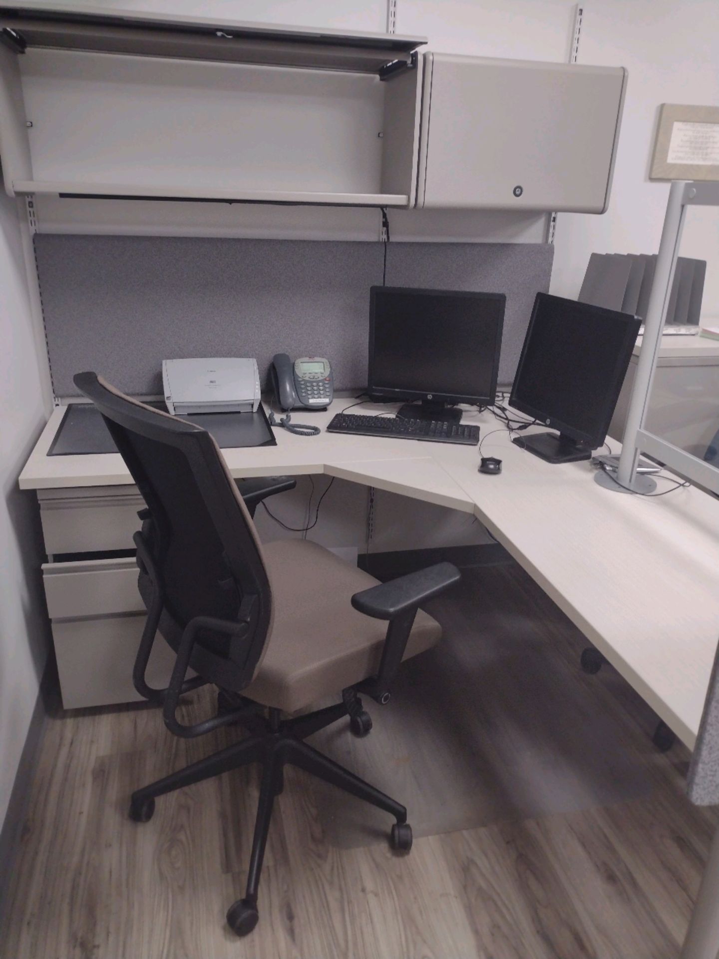 OFFICE SUITE INCLUDE: 6 WORKSTATION CUBICLE, LEXMARK PRINTER, HP PRINTER, 3- CANON DR-C130 - Image 6 of 12