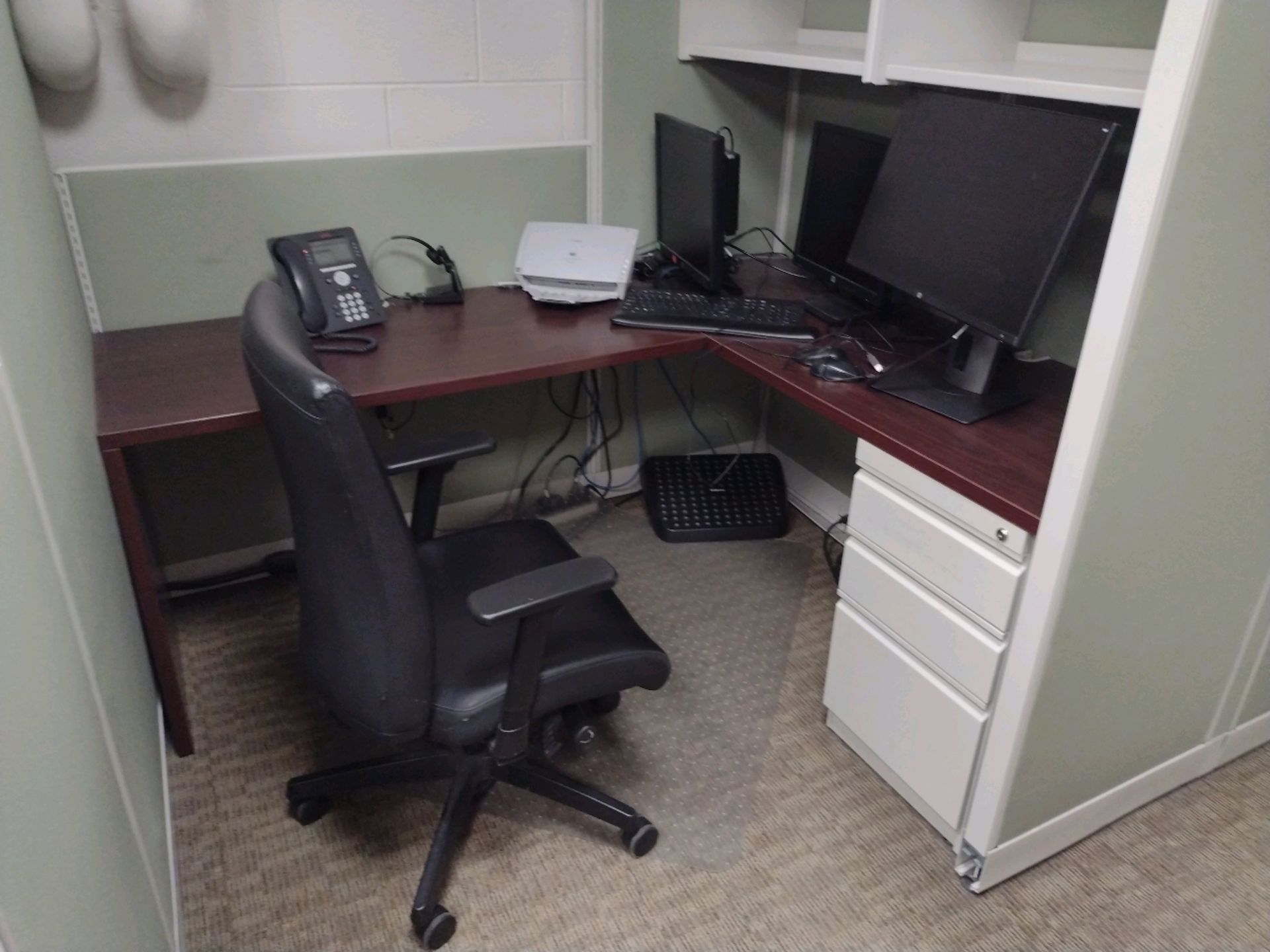 OFFICE SUITE TO INCLUDE: 8 WORK STATION MODULAR CUBICLE SYSTEM WITH CHAIRS, PRINTERS, MONITORS, - Image 11 of 16