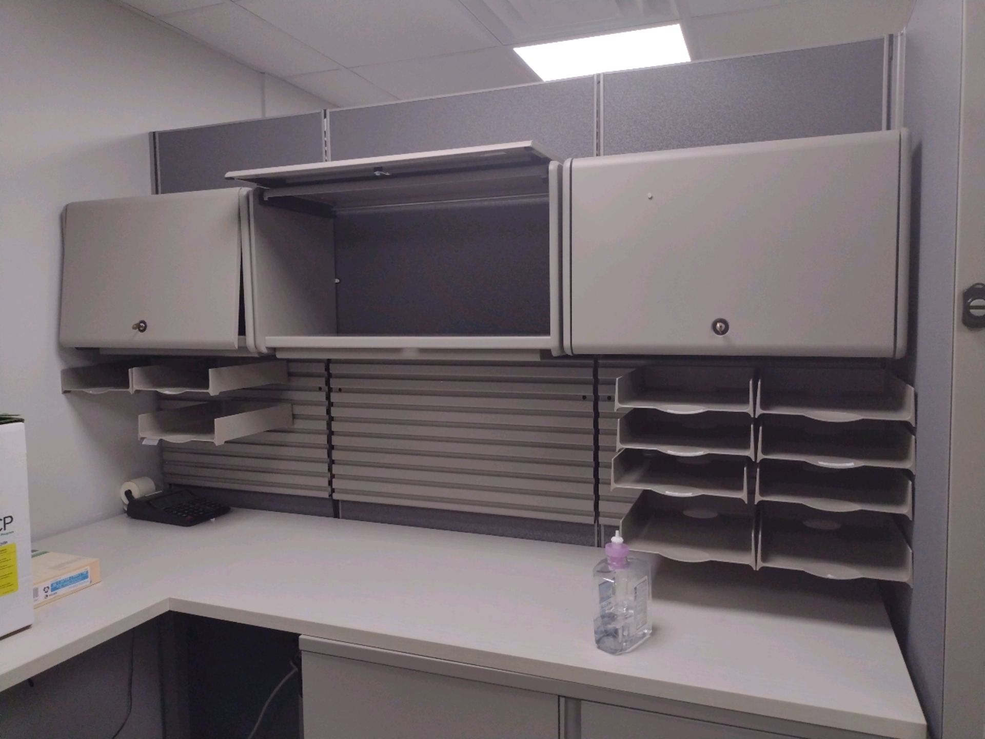 OFFICE SUITE INCLUDE: 6 WORKSTATION CUBICLE, LEXMARK PRINTER, HP PRINTER, 3- CANON DR-C130 - Image 9 of 12