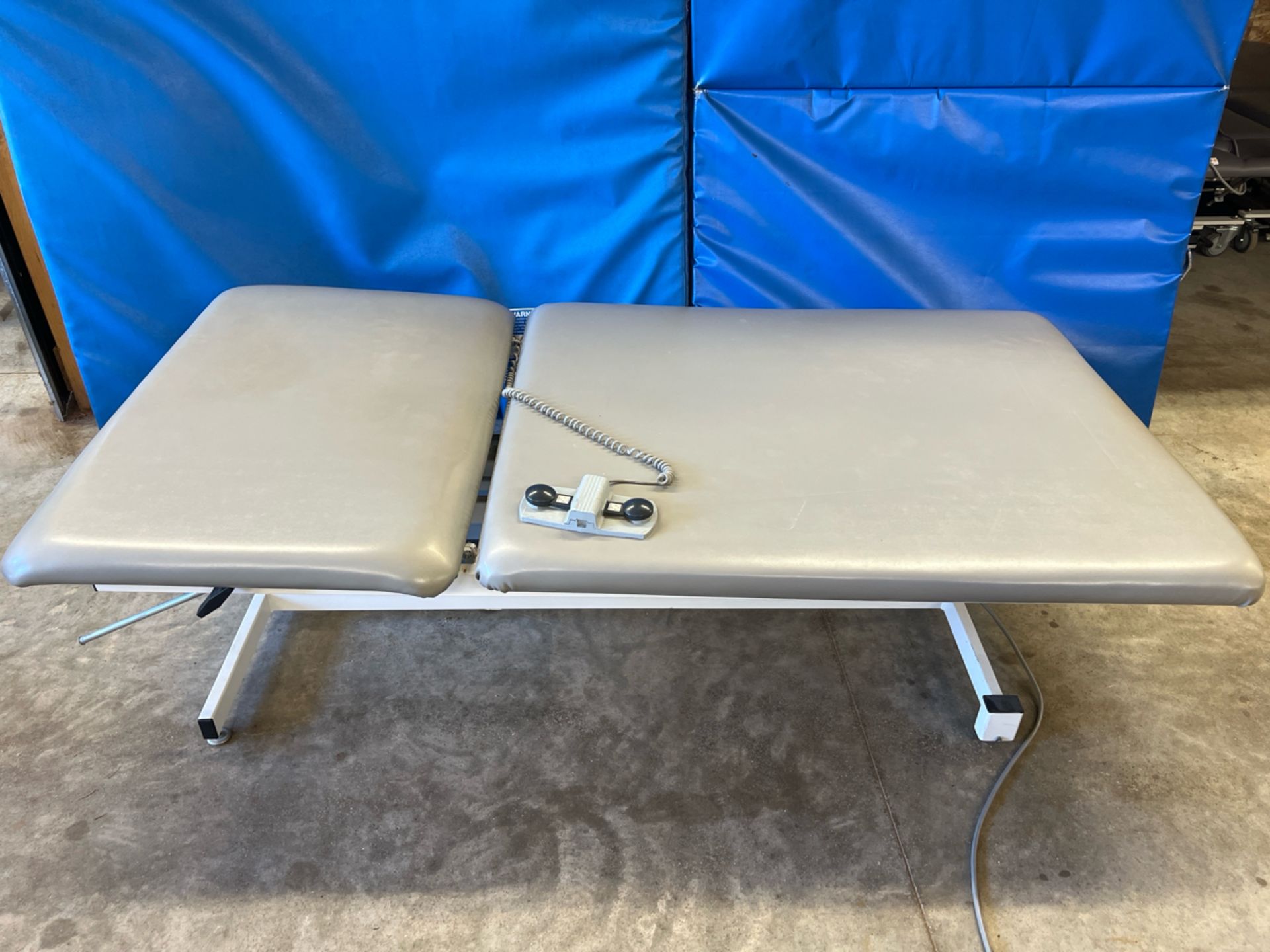 ARMEDICA AM240 POWER THERAPY TABLE WITH FOOT CONTROL