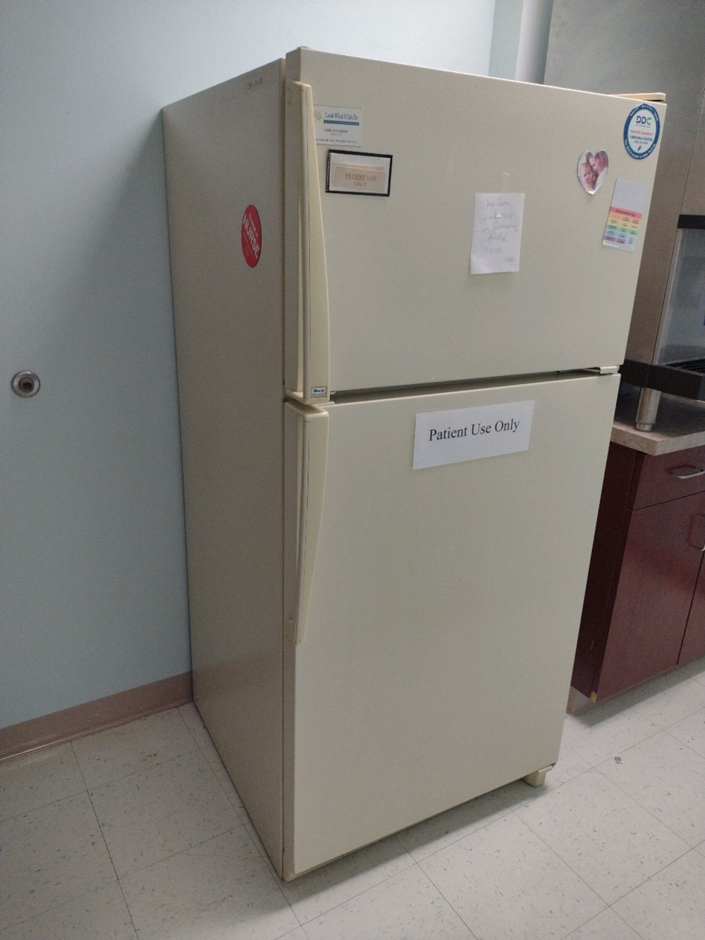 BREAK ROOM TO INCLUDE: REFRIGERATOR, MINI-REFRIGERATOR, TABLE AND CHAIRS (ICE MACHINE NOT INCLUDED) - Image 3 of 3