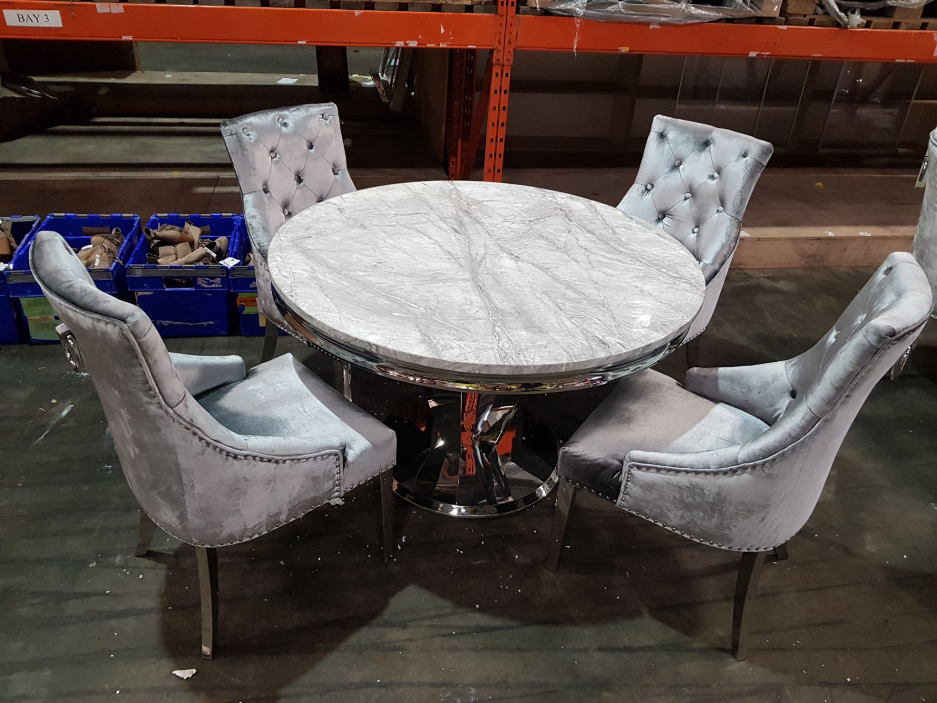 1 X ARTURO ROUND MARBLE TOP DINING TABLE WITH 4 SILVER VELVET BUTTONED BACK CHAIRS ( DIAMETER 130 CM - Image 2 of 2
