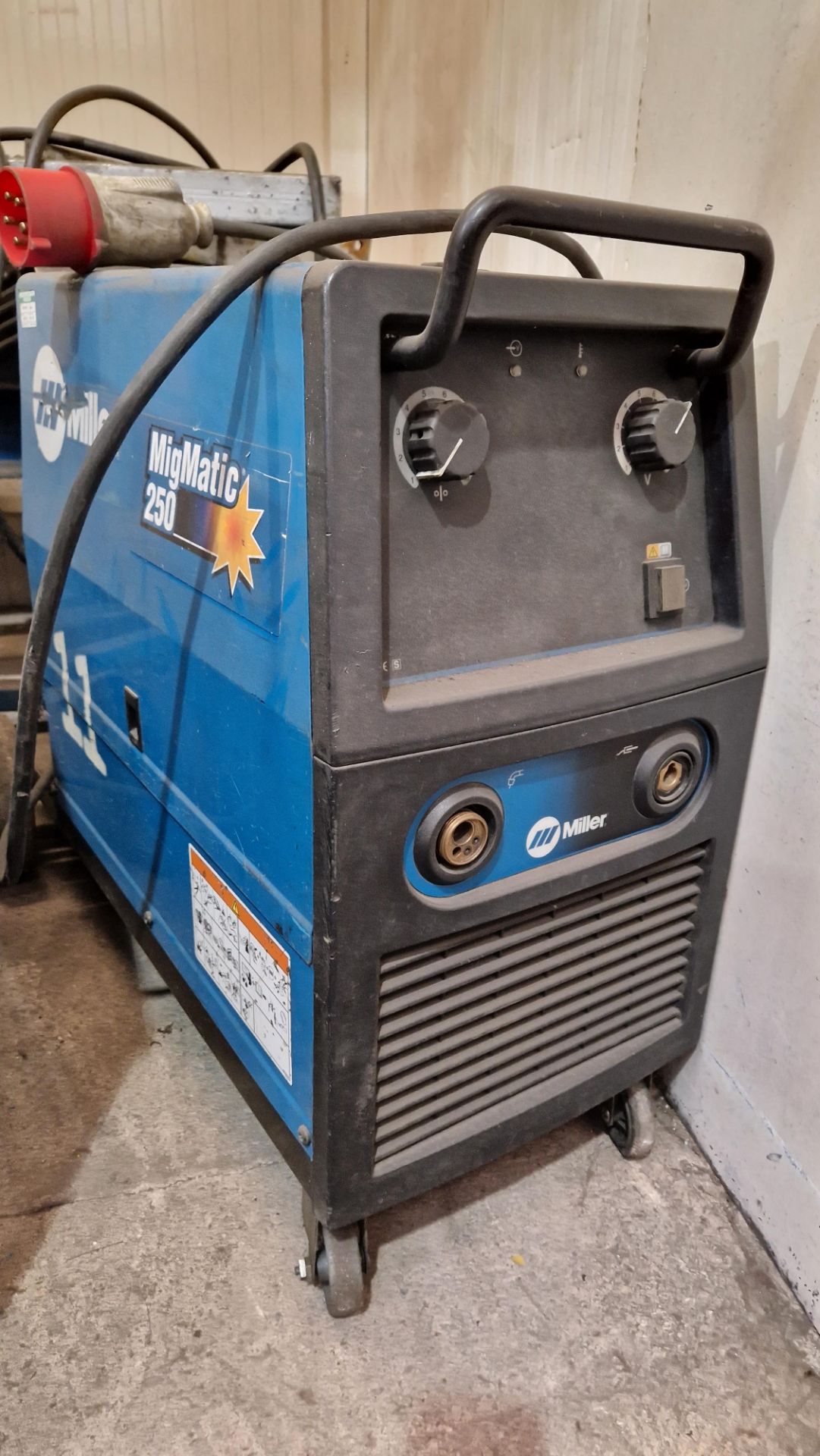 MILLER MIGMATIC 250 WELDING SET (NOTE: ASSETS LOCATED IN NEWCASTLE-UNDER-LYME, STAFFORDSHIRE &