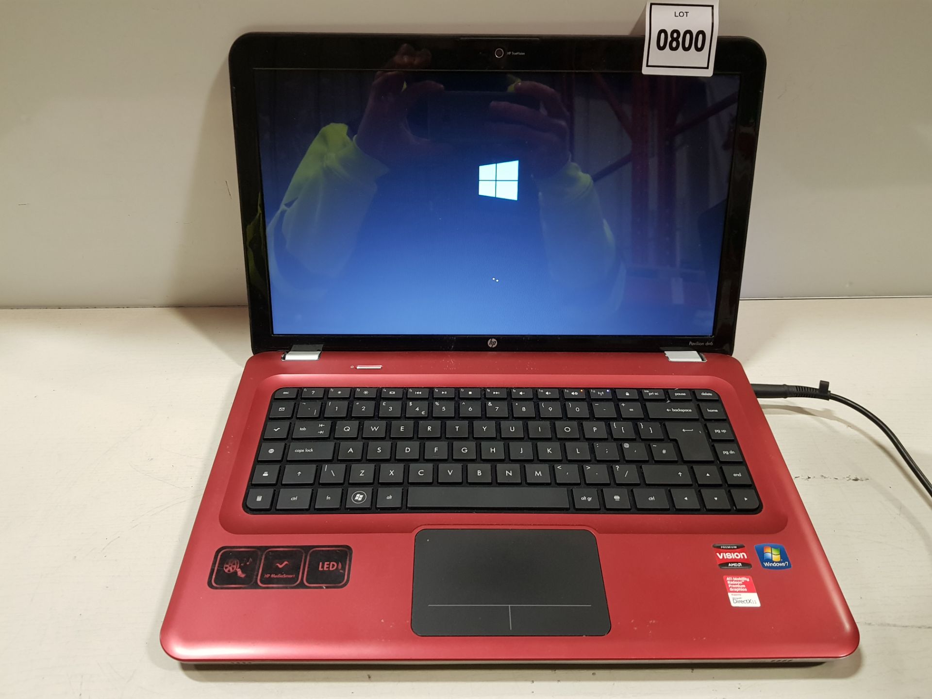 1 X HP DV6 LAPTOOP - AMD PHENOM 2.8 GHZ - 250 GB HDD - WINDOWS 10 ( NOT ACTIVATED ) - WITH CHARGER (