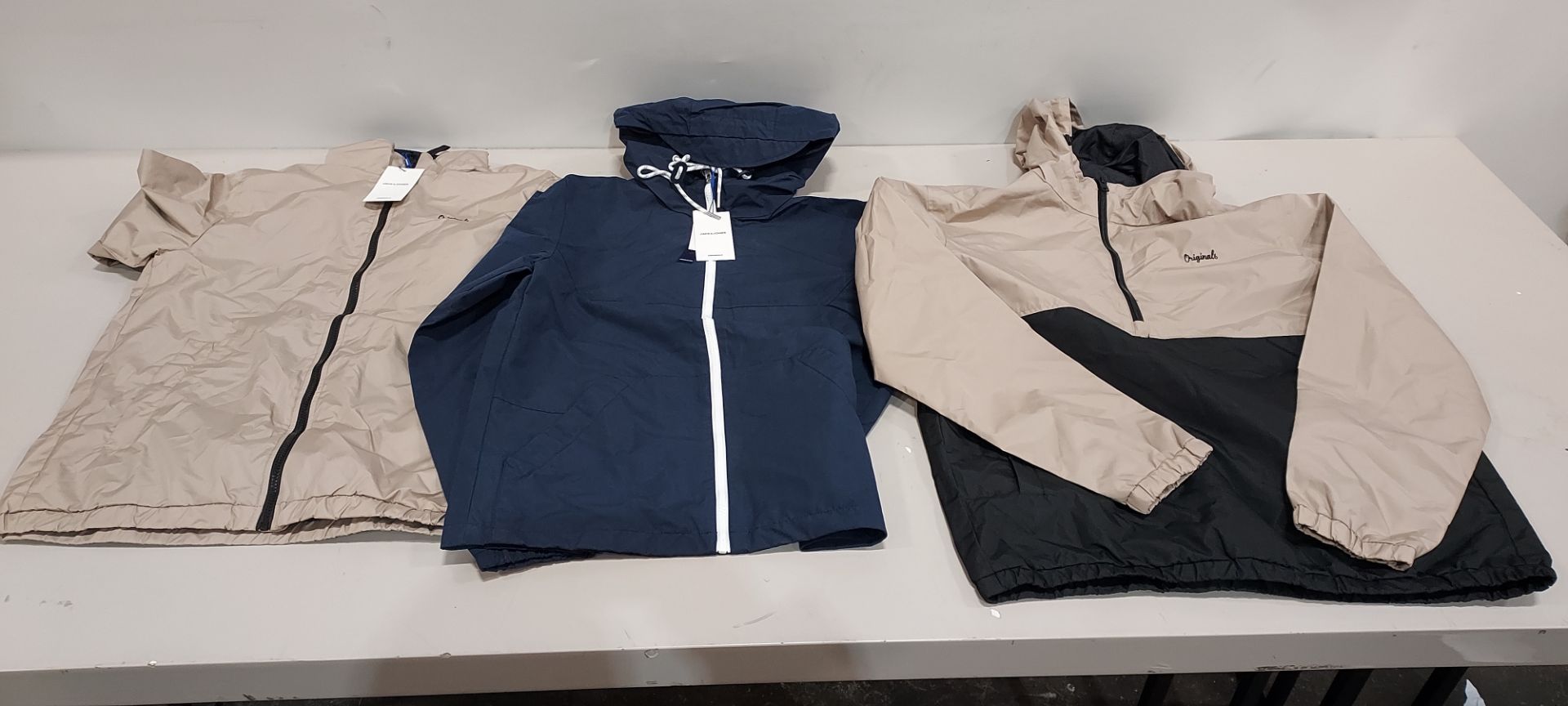 9 X BRAND NEW MIXED JACKET LOT CONTAINING 5 X JACK & JONES LUKE WATER REPELLANT JACKET IN SIZES M