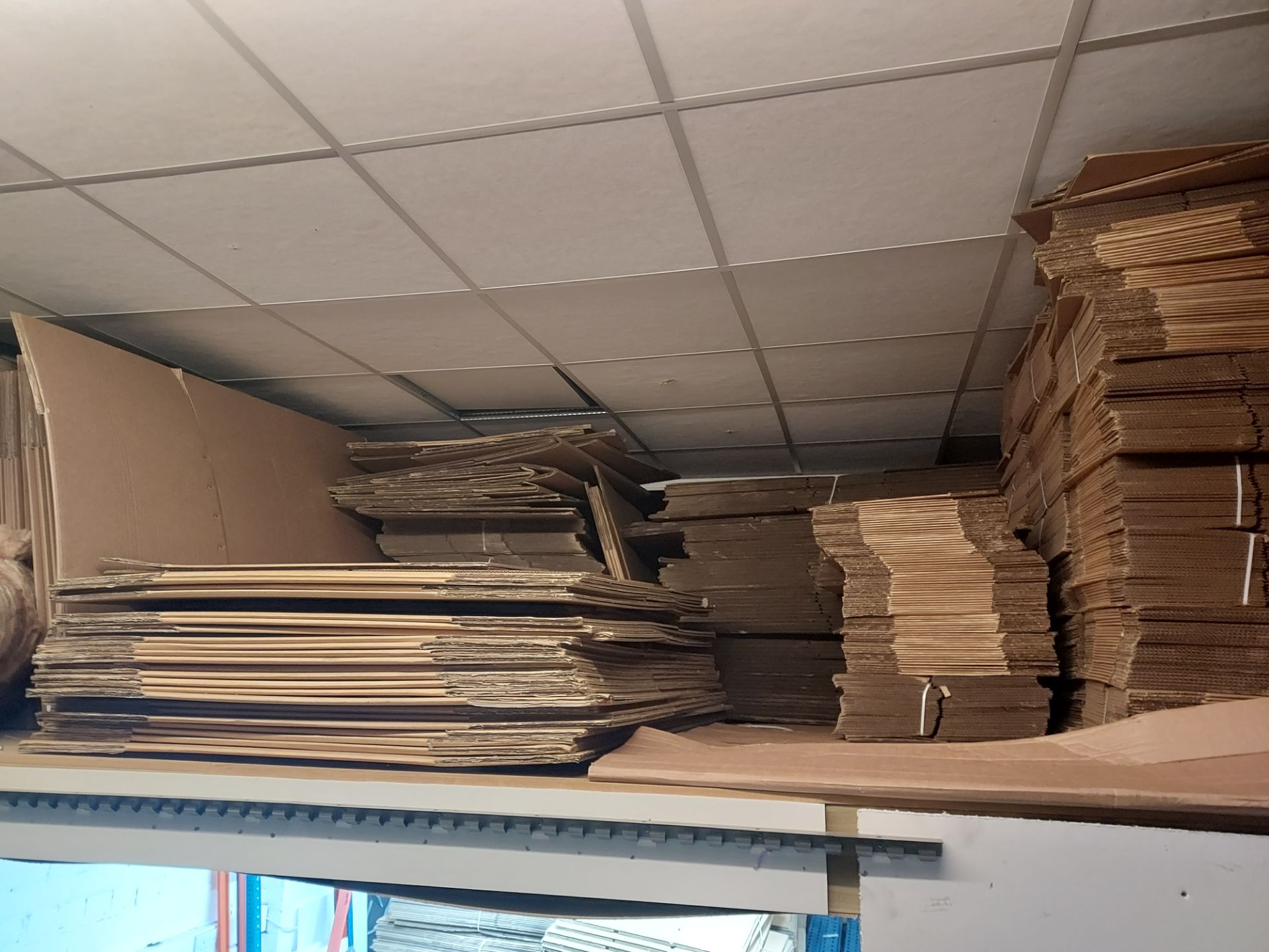 LARGE QUANTITY OF VARIOUS CARDBOARD BOXES (NOTE: ASSET LOCATED IN RADCLIFFE, MANCHESTER & WILL - Image 2 of 2