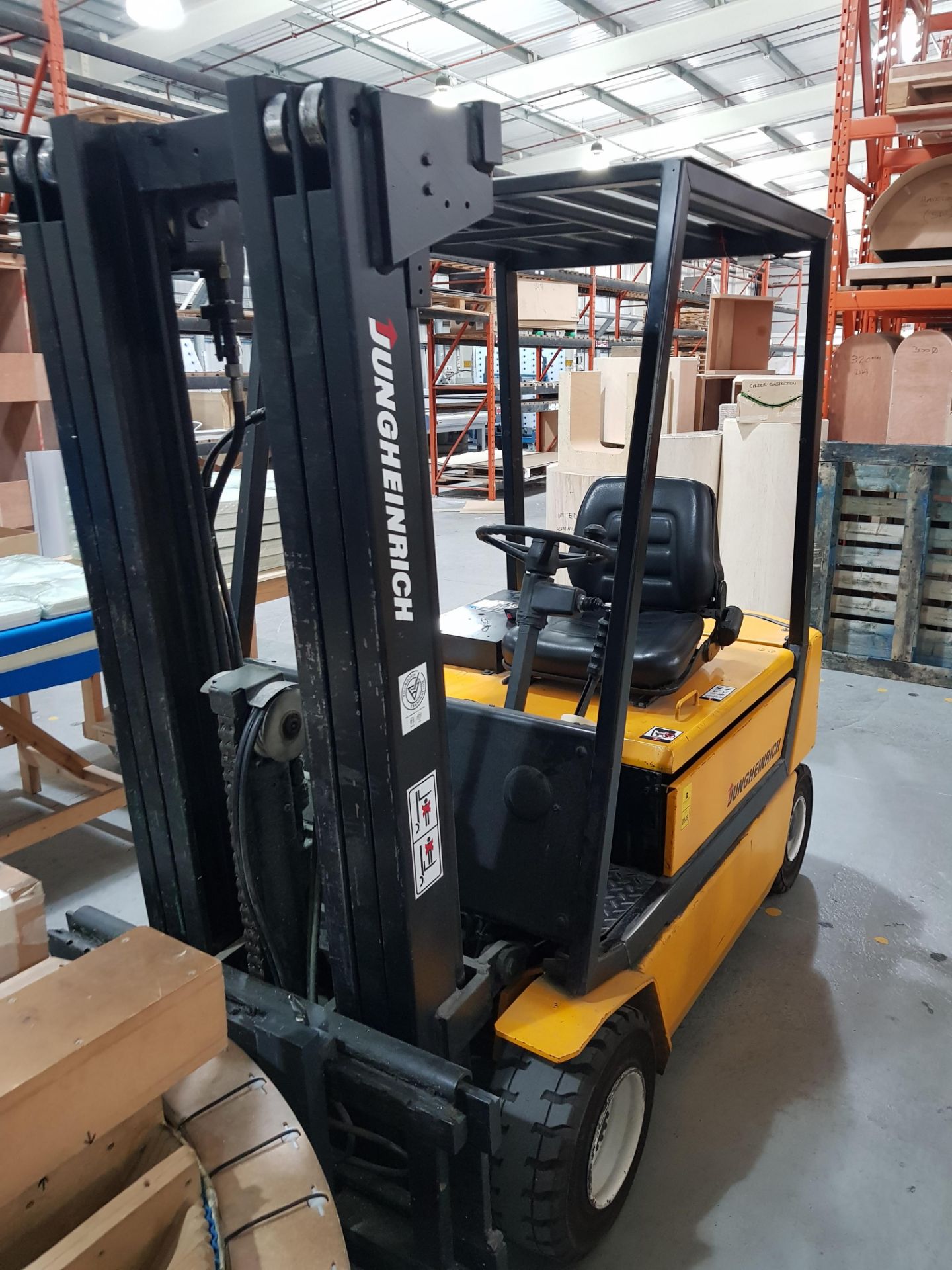 JUNGHEINRICH EFG - V20GE 115 - 425DZ ELECTRIC FORK LIFT TRUCK (9803972/003) (1998) WITH CHARGER ( - Bild 6 aus 6