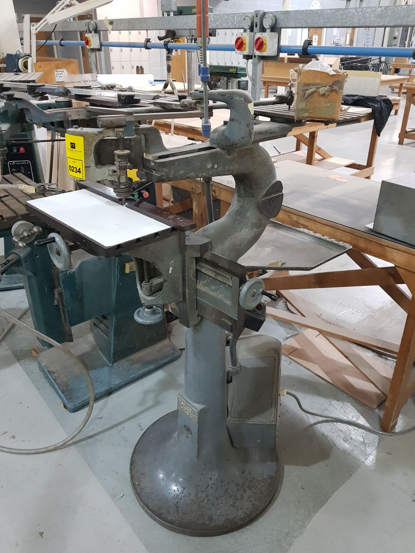 1 X TAYLOR HOBSON PEDESTAL MANUAL PANTOGRAPH ENGRAVING MACHINE. (ASSETS LOCATED IN DENTON, - Image 2 of 3