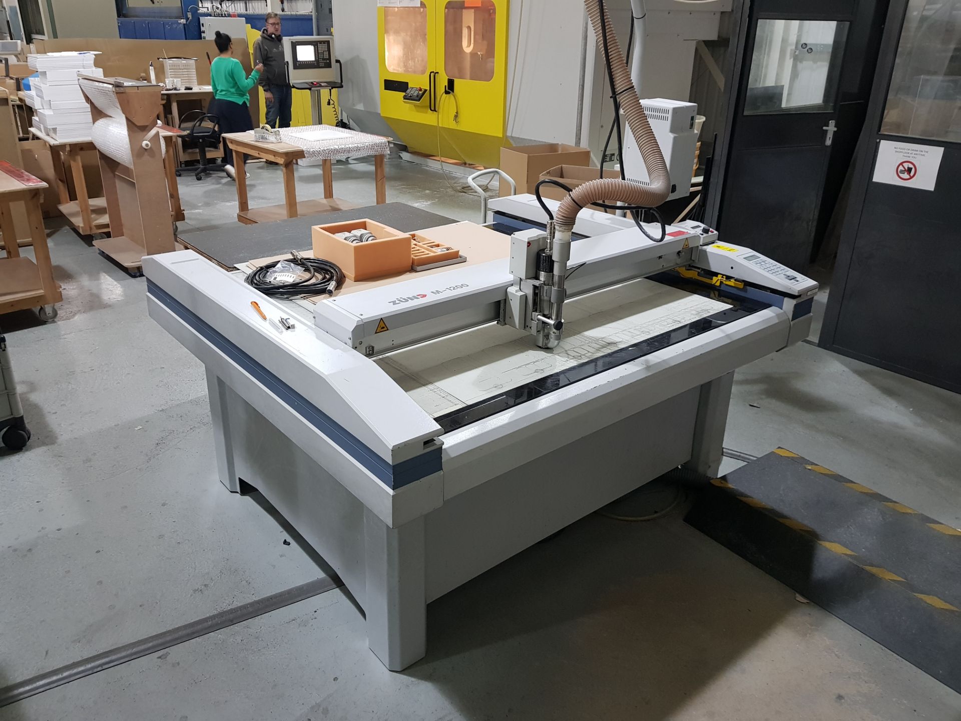 ZUND M 1200 DUAL HEAD FLATBED CNC DIGITAL ROUTER (M0120568) 1KW ROUTER HEAD (2006) & ADDITIONAL