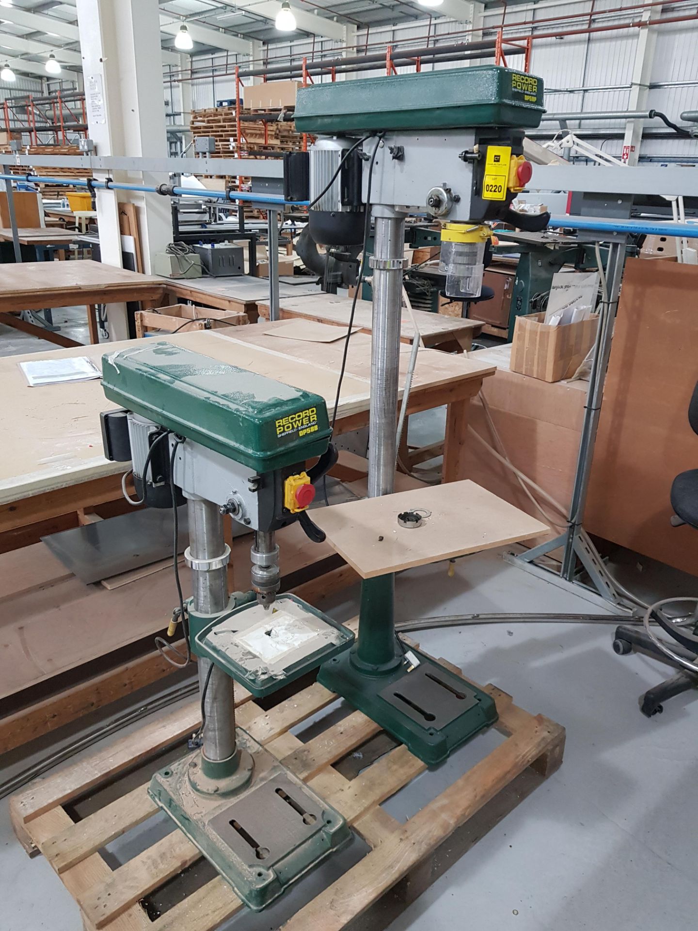 1 X RECORD POWER DP 58B 16MM CHUCK SPINDLE TO COLUMN 165MM - BENCH DRILLING MACHINE (NOT WORKING)