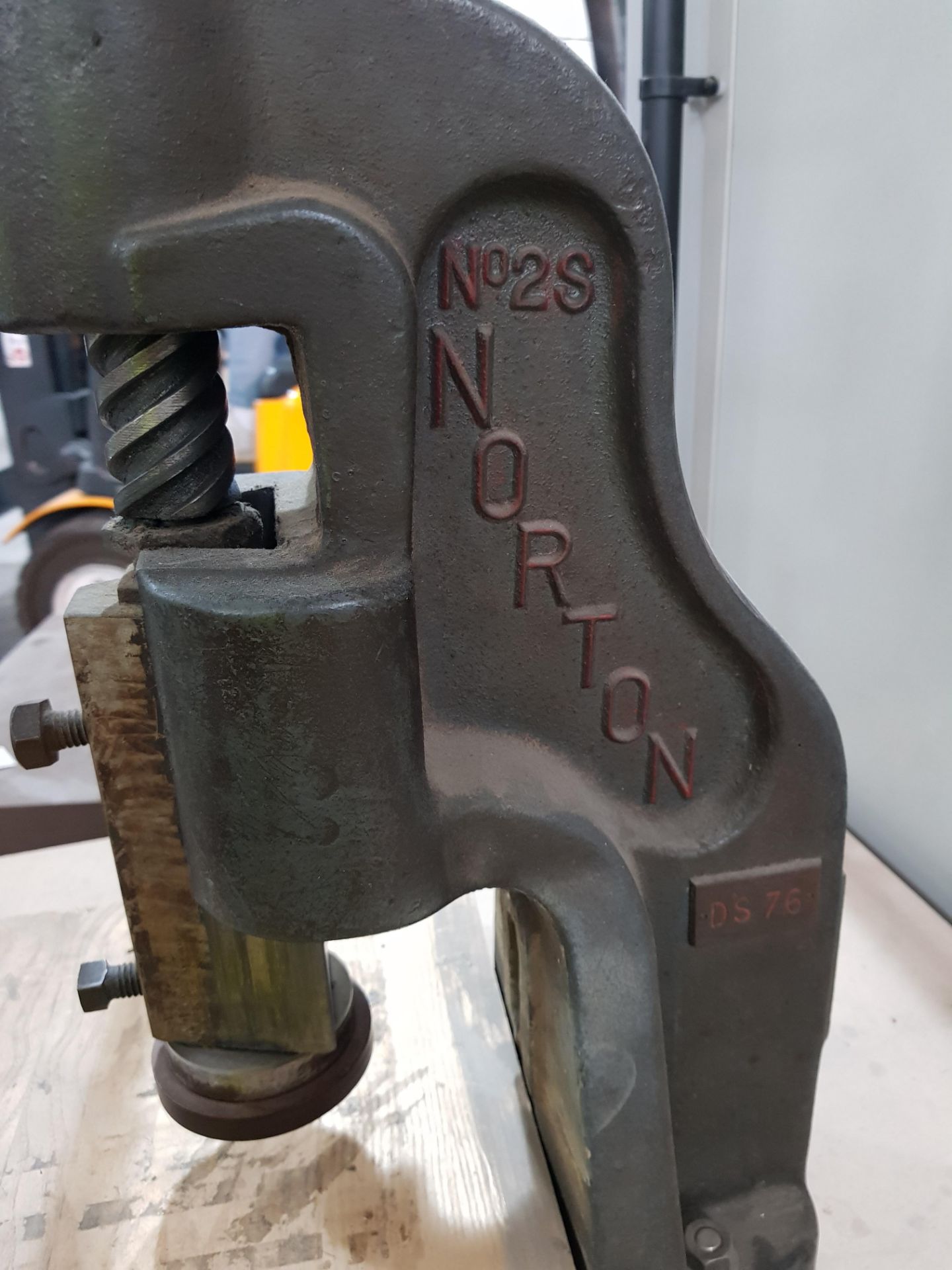 1 X NORTON NO 25 D576 MANUAL STEEL PRESS. (ASSETS LOCATED IN DENTON, MANCHESTER. VIEWING STRICTLY BY - Image 2 of 2