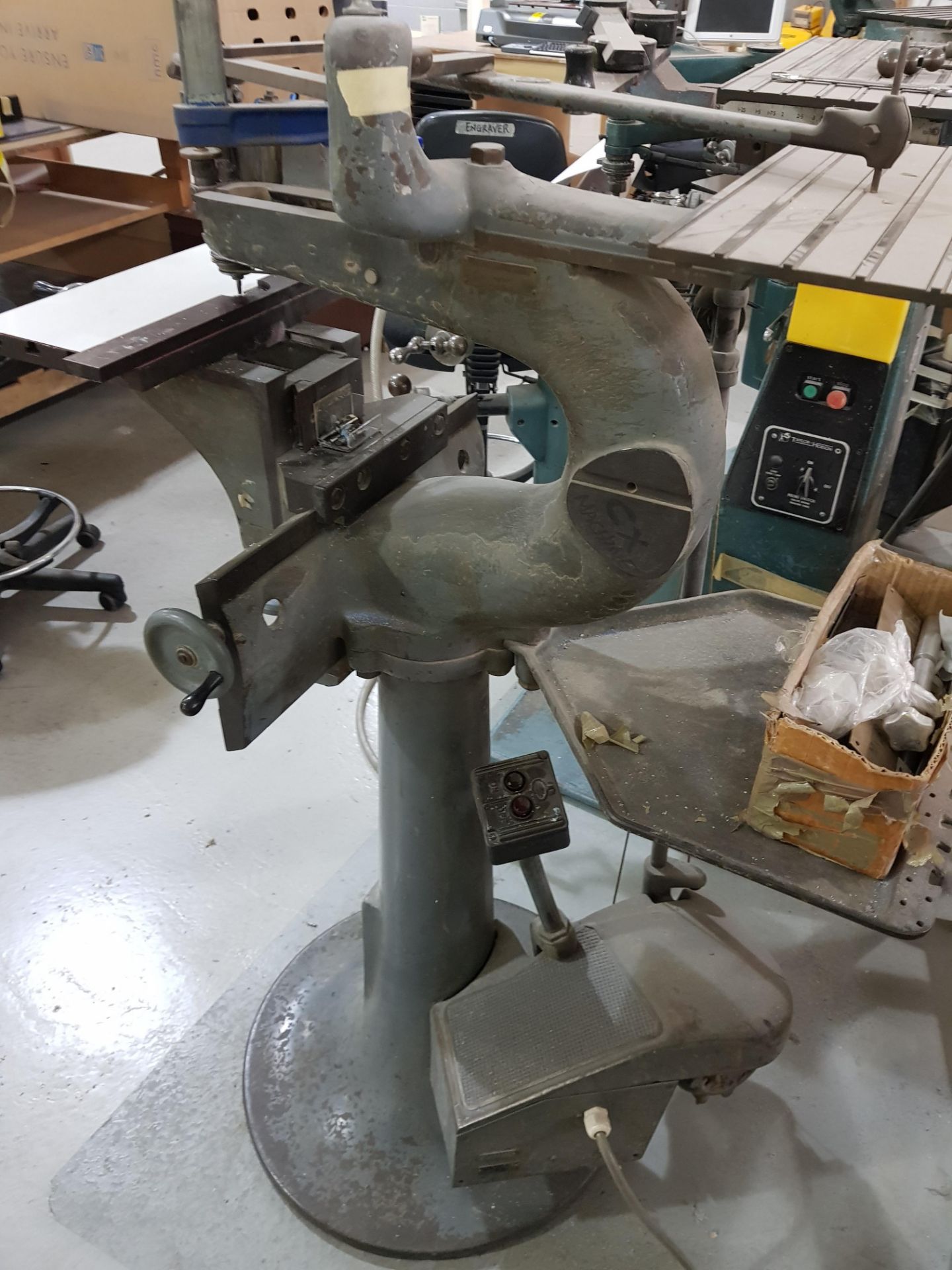 1 X TAYLOR HOBSON PEDESTAL MANUAL PANTOGRAPH ENGRAVING MACHINE. (ASSETS LOCATED IN DENTON, - Image 3 of 3