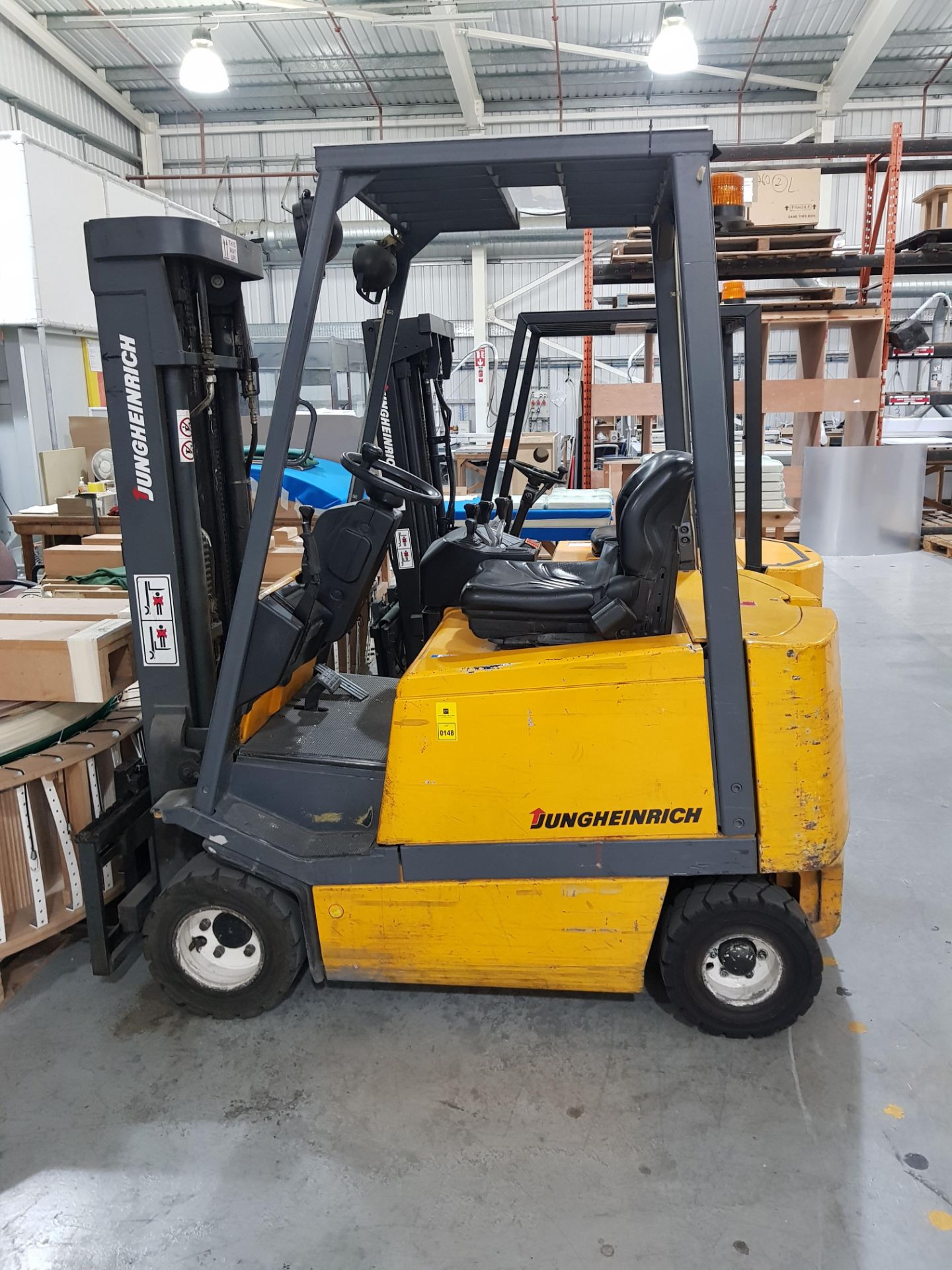 JUNGHEINRICH CB2000 ELECTRIC FORK LIFT TRUCK 4350MM (890100) SWL 2000KG WITH CHARGER (ASSETS LOCATED