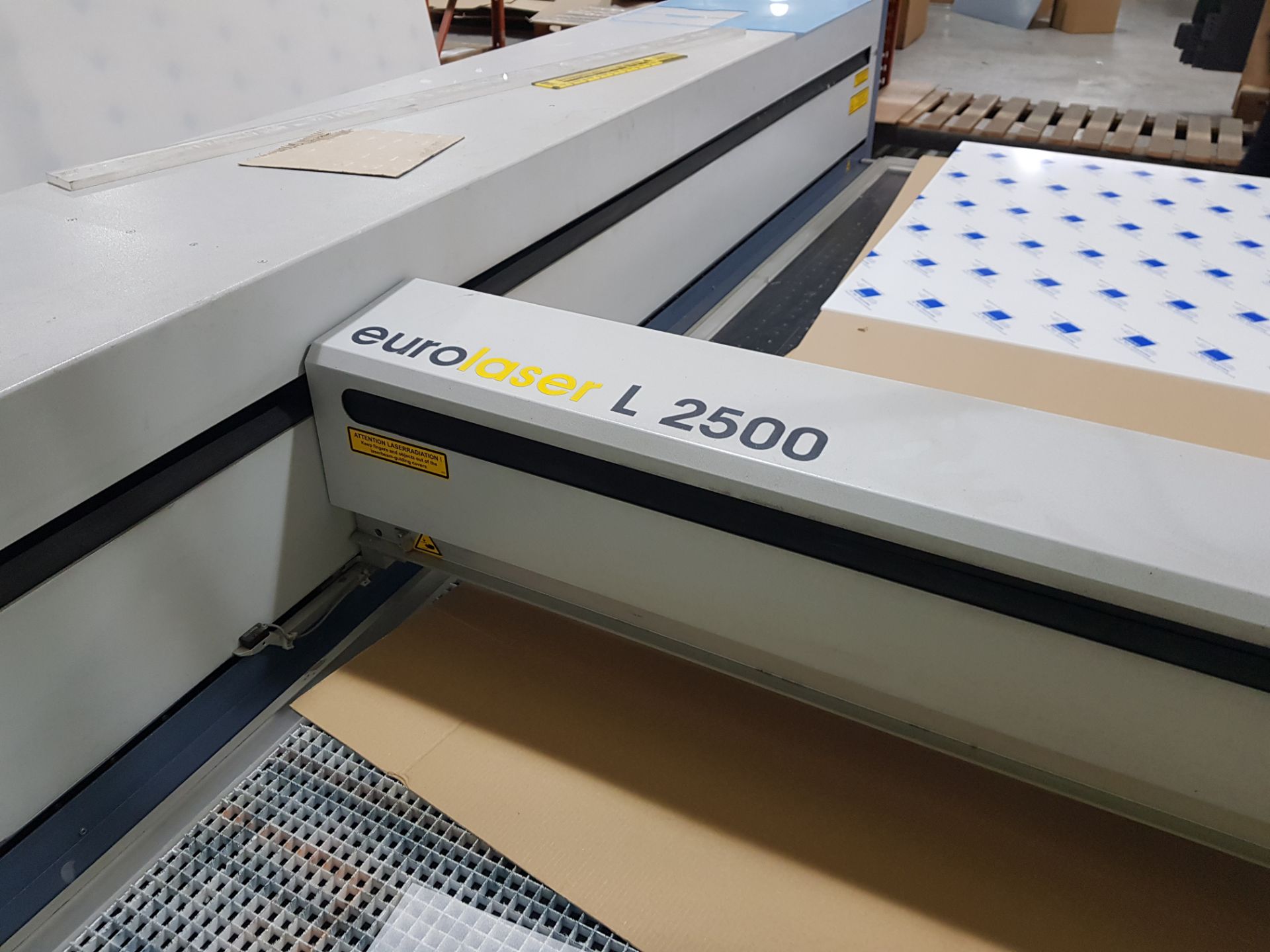 EURO LASER L 2500 LASER CUTTER WITH LASER POWER SUPPLY SYNRAD EVOLUTION RF 3000 SET 1 & 2, 240W WITH - Image 4 of 9