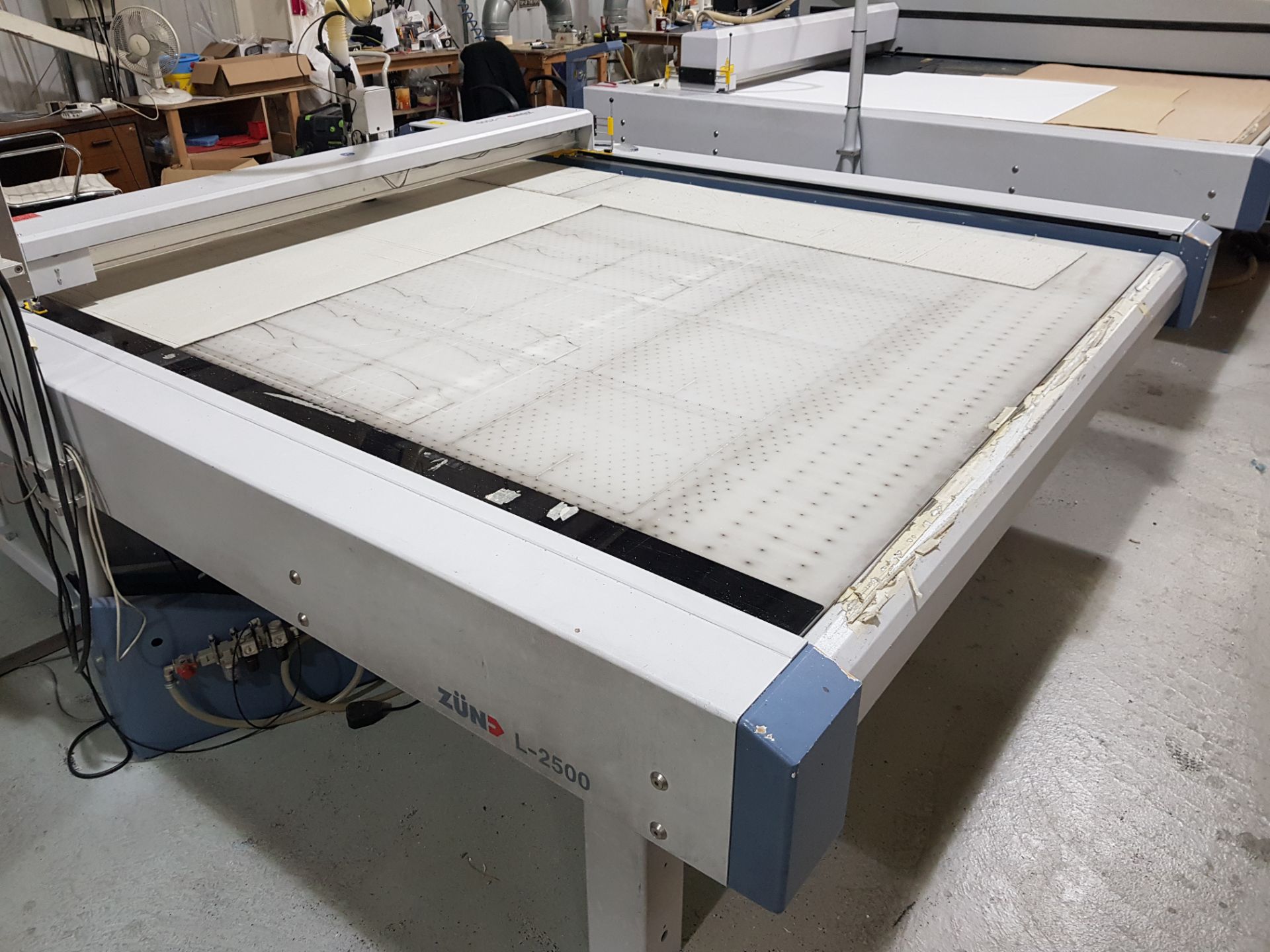 ZUND L 2500 GEN 2 FLATBED CNC ROUTER (LO25446) 1KW ROUTER HEAD (2006) (ASSETS LOCATED IN DENTON, - Image 6 of 6