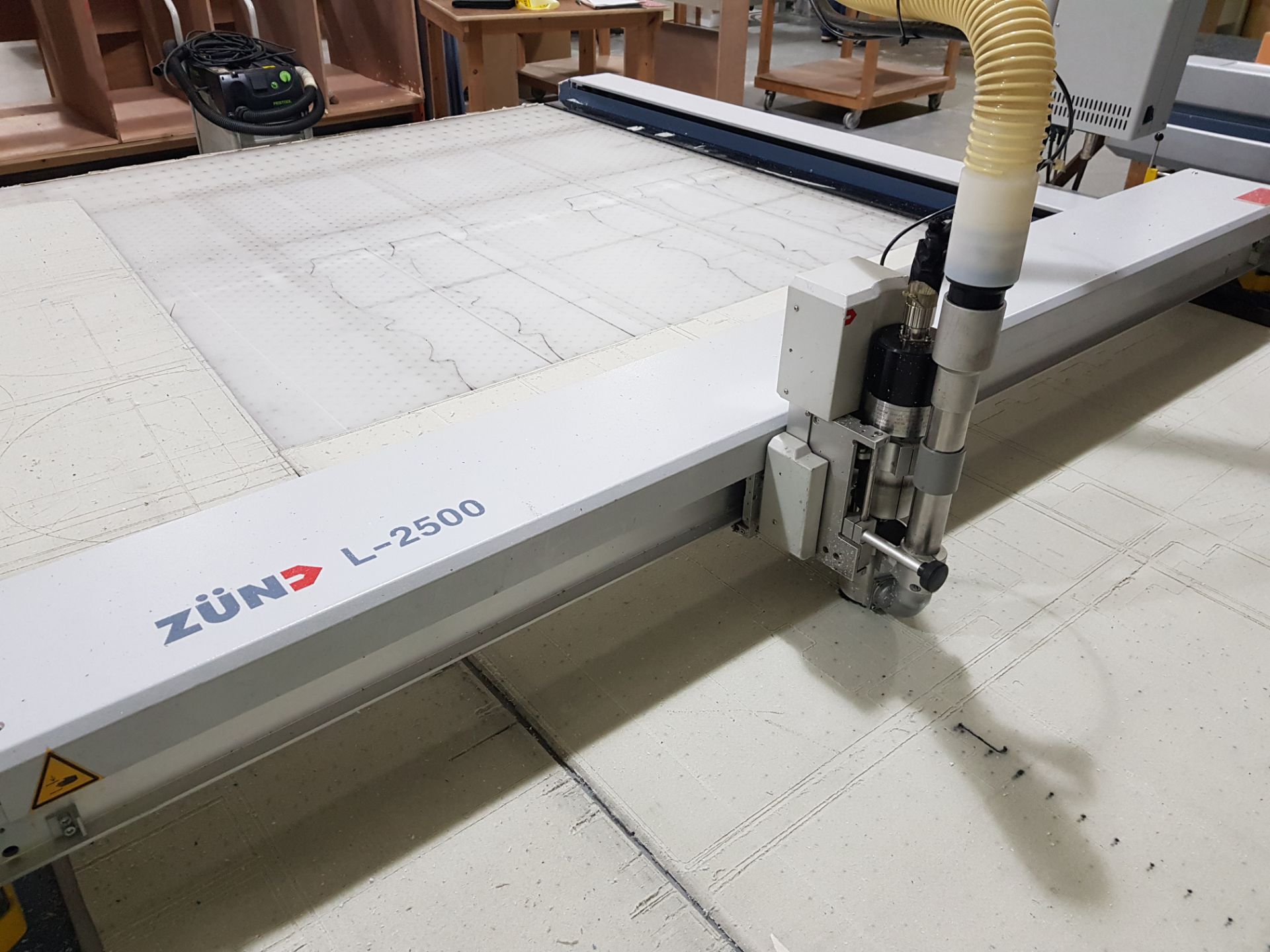 ZUND L 2500 GEN 2 FLATBED CNC ROUTER (LO25446) 1KW ROUTER HEAD (2006) (ASSETS LOCATED IN DENTON, - Image 4 of 6