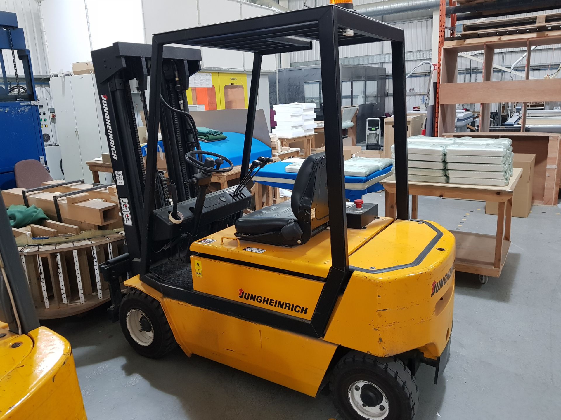 JUNGHEINRICH EFG - V20GE 115 - 425DZ ELECTRIC FORK LIFT TRUCK (9803972/003) (1998) WITH CHARGER (