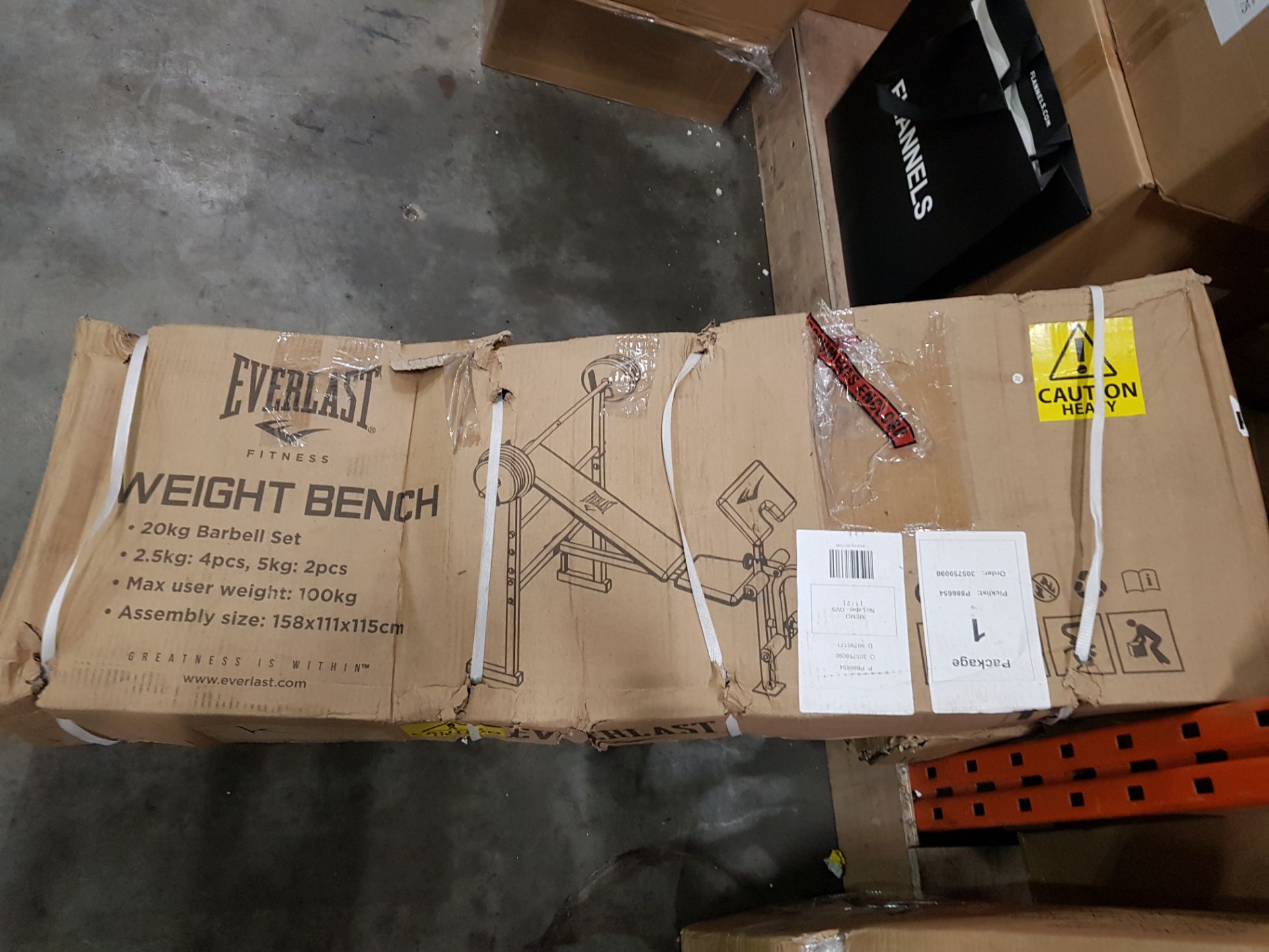 1 X BOXED EVERLAST WEIGHT BENCH CONTAINING 20 KG BARBELL SET 2 X 5KG PLATES 4 X 2.5 KG PLATES