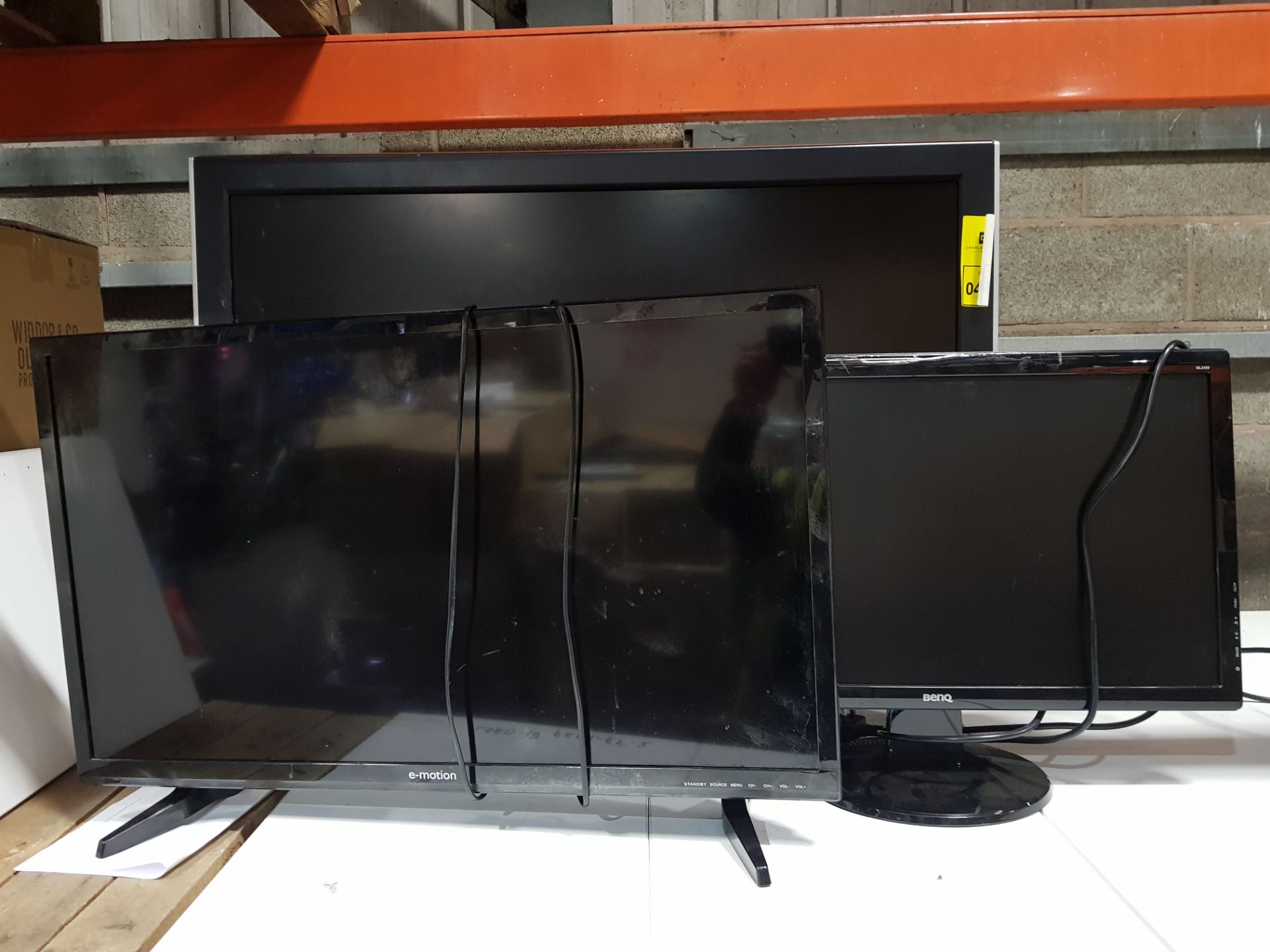 3 PIECE MIXED TV LOT CONTAINING 1 X TOSHIBA LCD COLOUR TV (37WLT66) - NO POWER LEAD 1 X E-MOTION