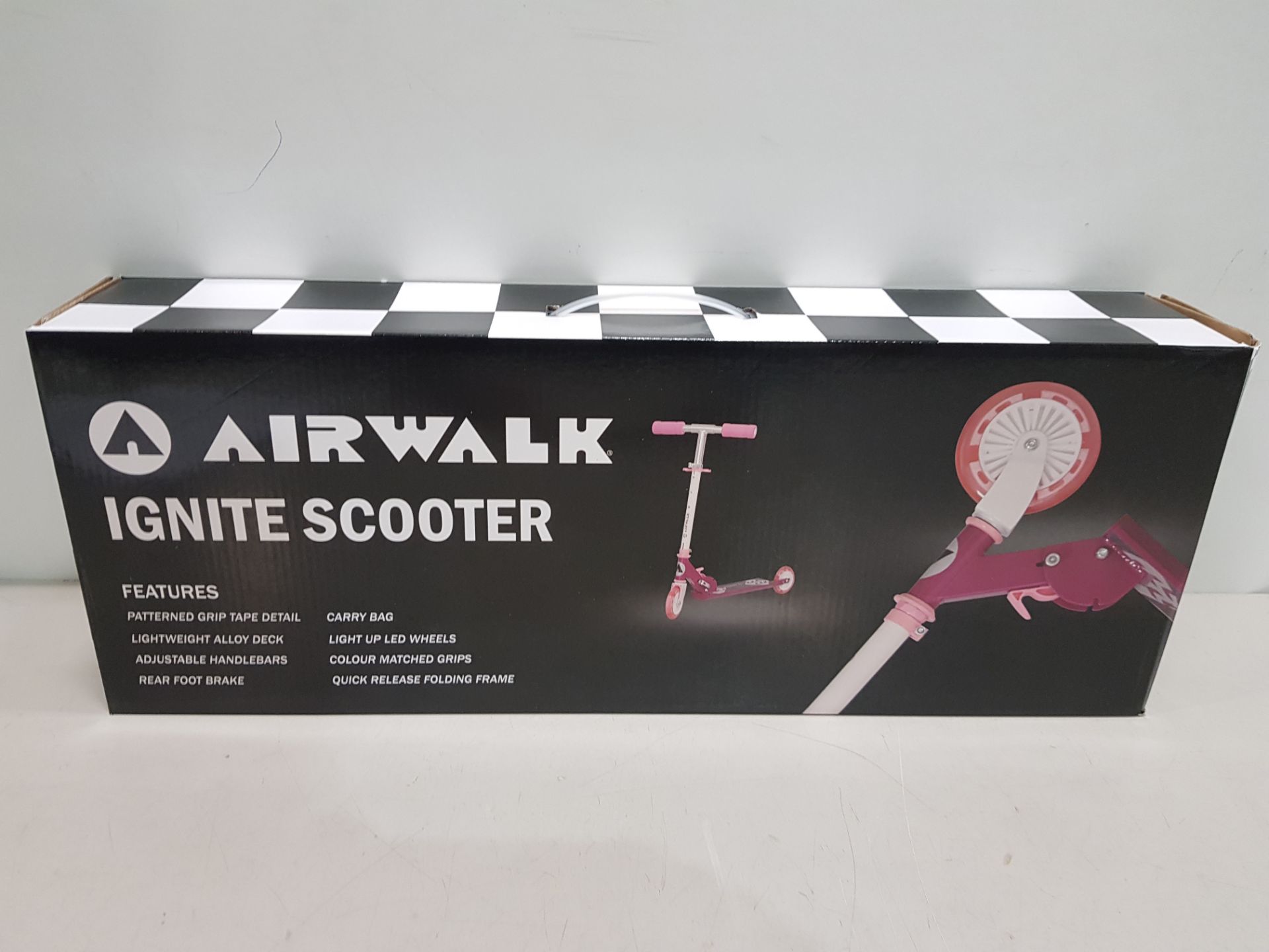 12 X BRAND NEW AIRWALK IGNITE FOLDING SCOOTERS INCLUDES CARRY BAG AND LED LIGHT UP WHEELS - ALL IN