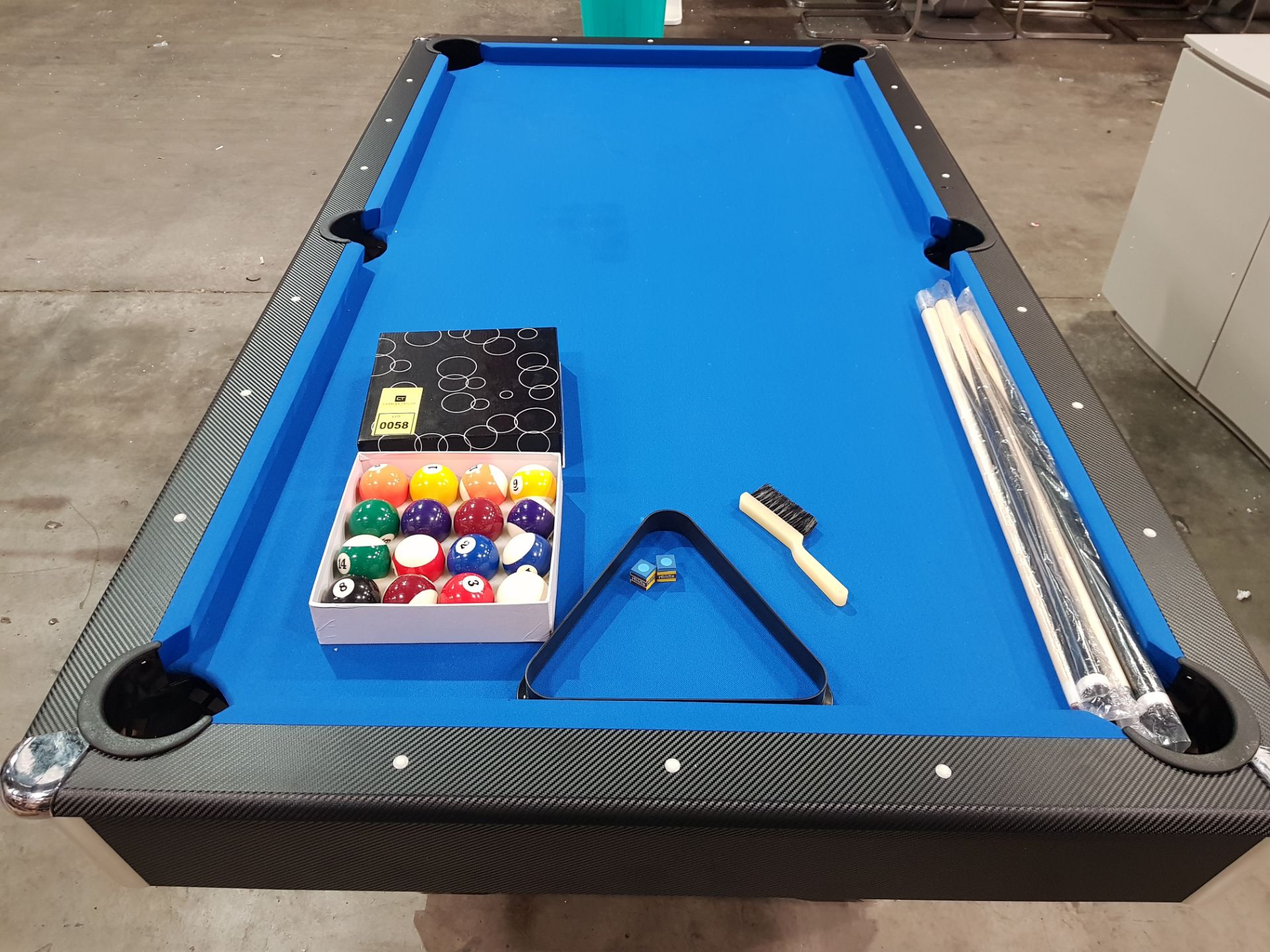 1 X BUILT CALLISTO 7 FT FULL SIZE HEAVY DUTY PROFESSIONAL POOL TABLE WITH ADJUSTABLE HEIGHT FEET AND - Image 3 of 3
