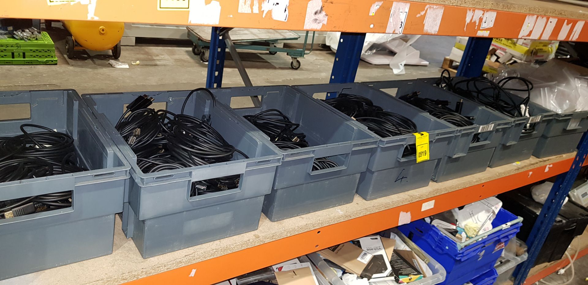 7 TRAY MIXED IT LOT CONTAINING 5 TRAYS OF DISPLAY PORT MONITOR CABLES / BRACKETS AND FASNERS AND