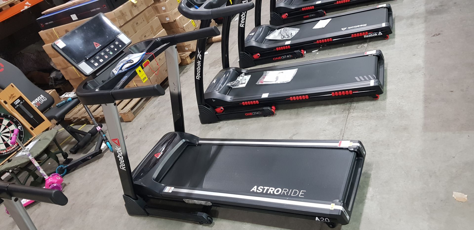 1 X REEBOK A2.0 ASTRORIDE TREADMILL - INCLUDES ATTACHMENTS ( FULLY WORKING TESTED ) - 2 MANUAL