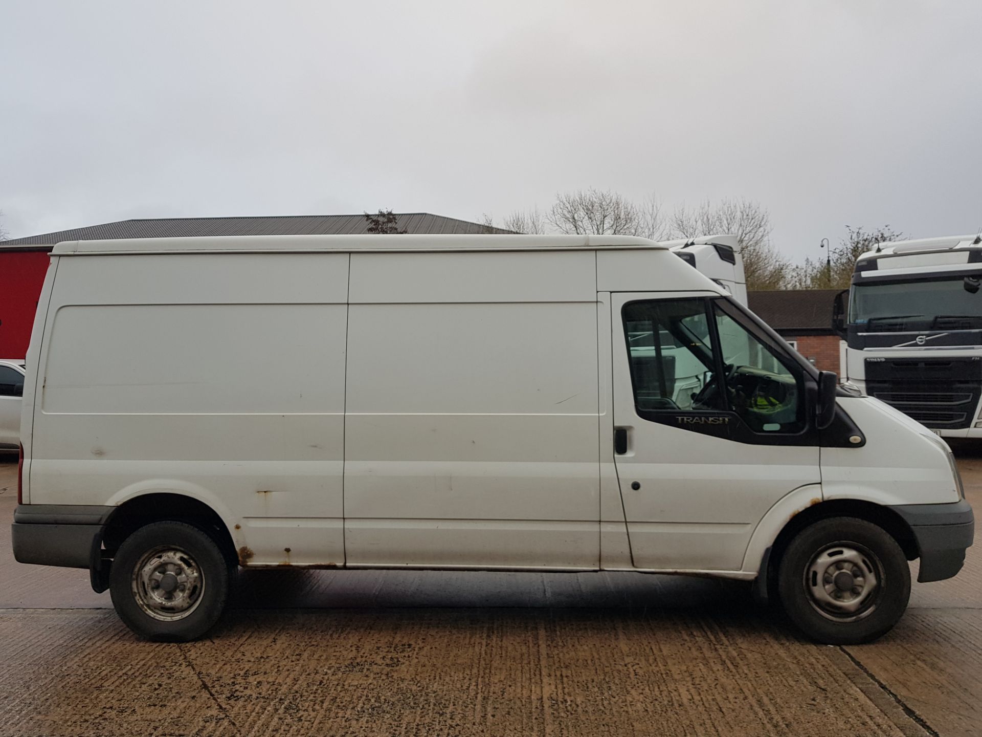 WHITE FORD TRANSIT 100 T350L RWD DIESEL PANEL VAN 2402CC FIRST REGISTERED 29/12/2009 REG: MW59HGM - Image 5 of 11