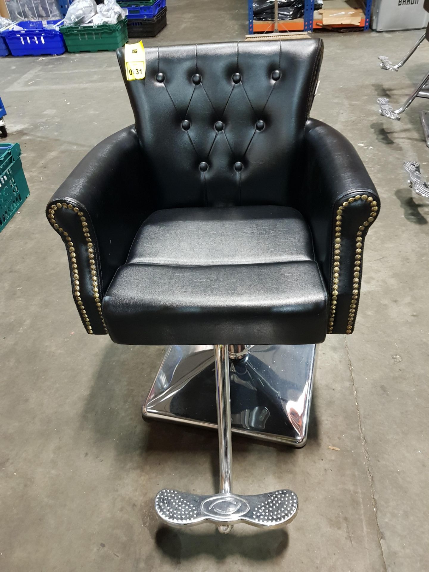 1 X USED LIVING IT UP LUXURY LENORE STYLING CHAIR WITH BUTTONED BACKREST , STUDDED ARMRESTS AND