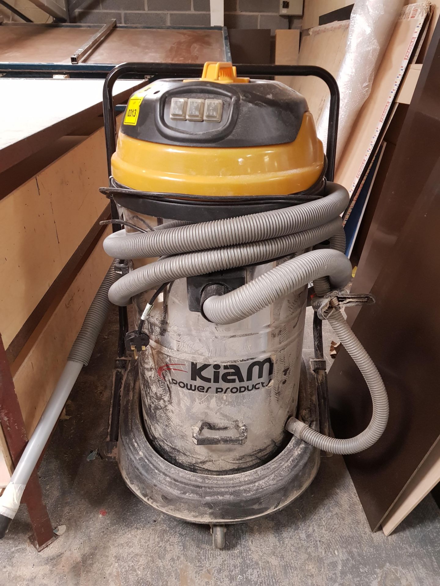 KIAM POWER PRODUCT 90L WET/DRY VAC WITH TRIPLE MOTORS (ASSETS LOCATED IN OLDHAM, MANCHESTER. VIEWING