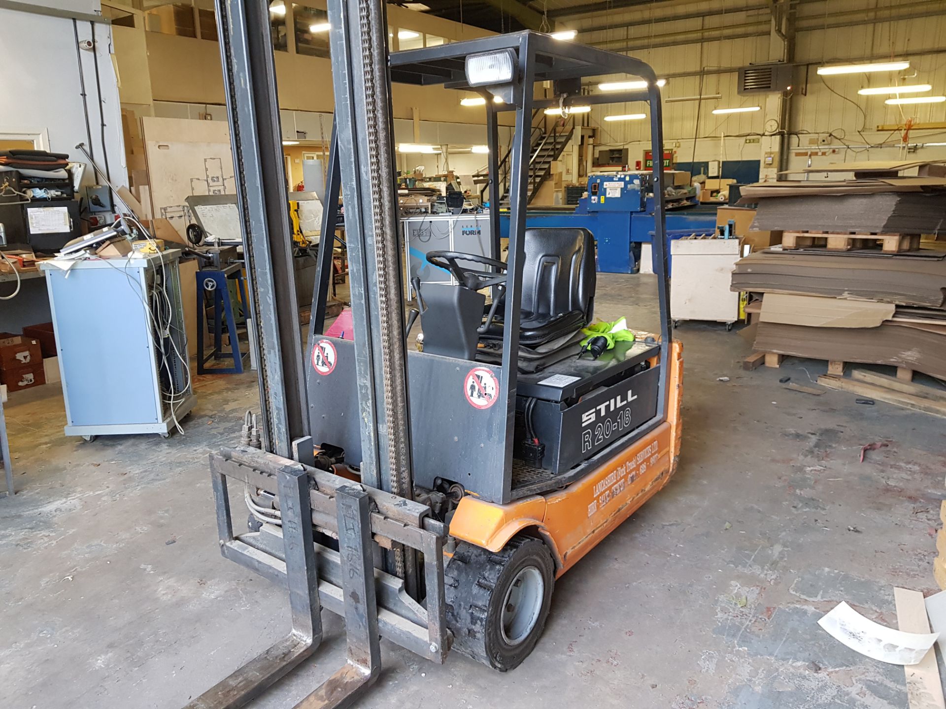 STILL R20-18 ELECTRIC FORKLIFT TRUCK WITH CHARGER DOUBLE MAST SERIAL - 2004 5794 S-SHIFT 1679KG - Image 2 of 7