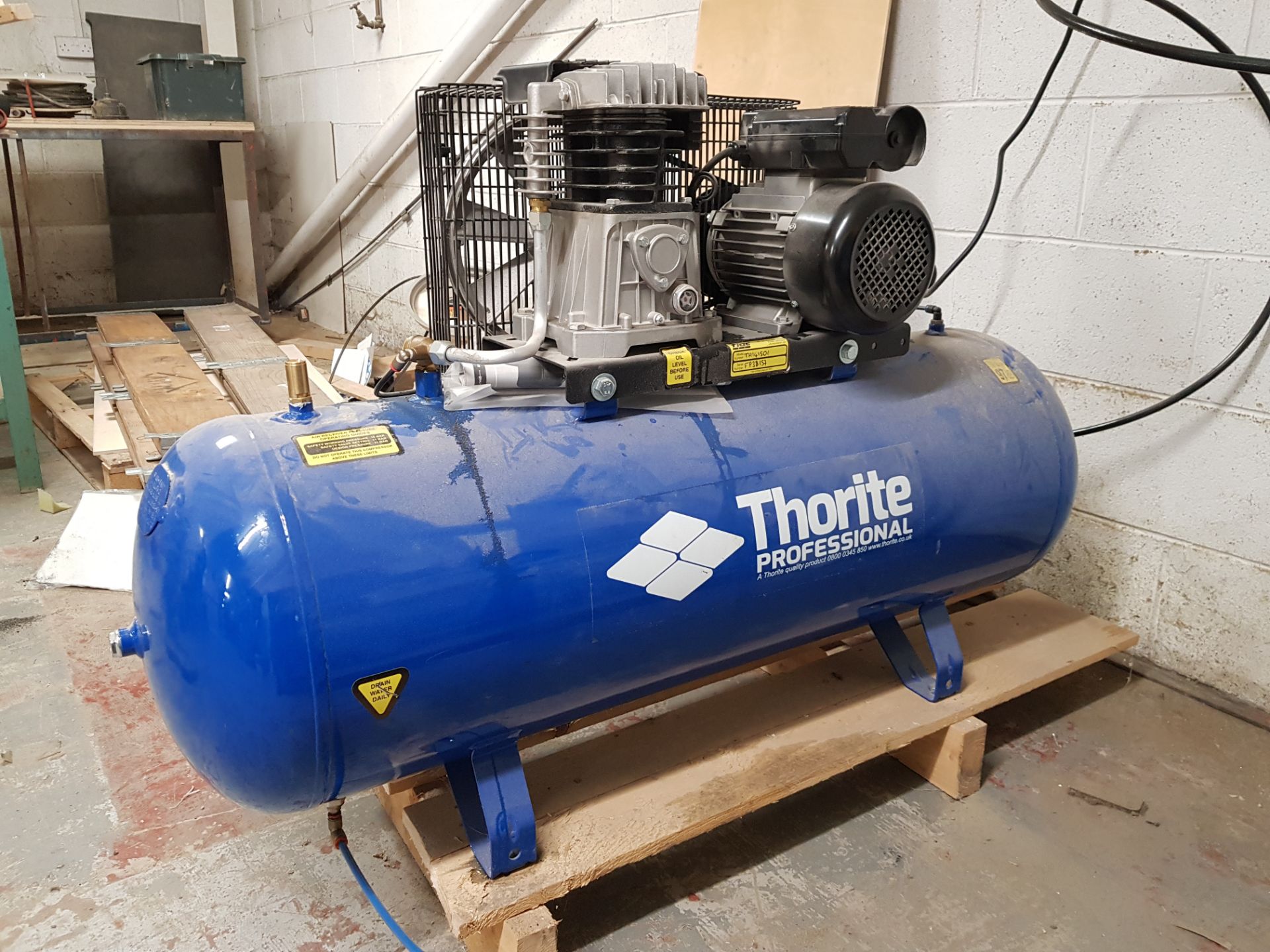 THORITE PROFESSIONAL 150L AIR COMPRESSOR MODEL - TH141501 SERIAL - FP38157 (ASSETS LOCATED IN