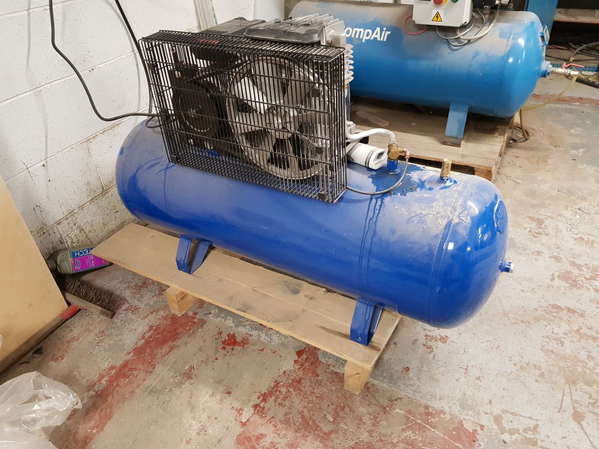 THORITE PROFESSIONAL 150L AIR COMPRESSOR MODEL - TH141501 SERIAL - FP38157 (ASSETS LOCATED IN - Image 2 of 2