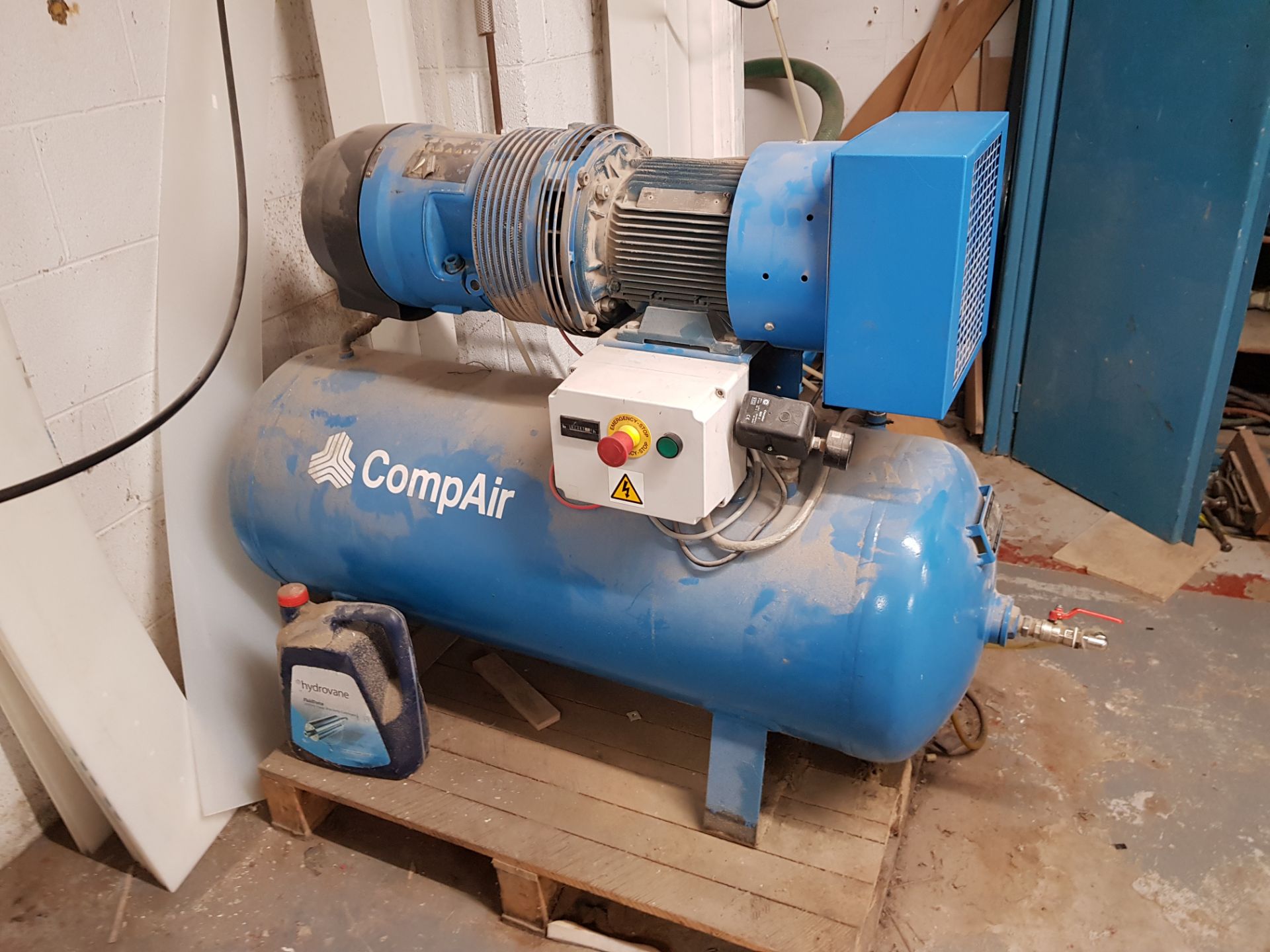 COMP AIR V04 AIR COMPRESSOR CODE - BSEN286 PT1 SERIAL - 174717/021 DOM - 2002 TEST PRESS - 18BAR (