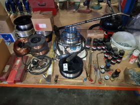 HALF BAY MIXED WELDING EQUIPMENT LOT CONTAINING VARIOUS SIZE COPPER WELDING WIRE / GAUGES /