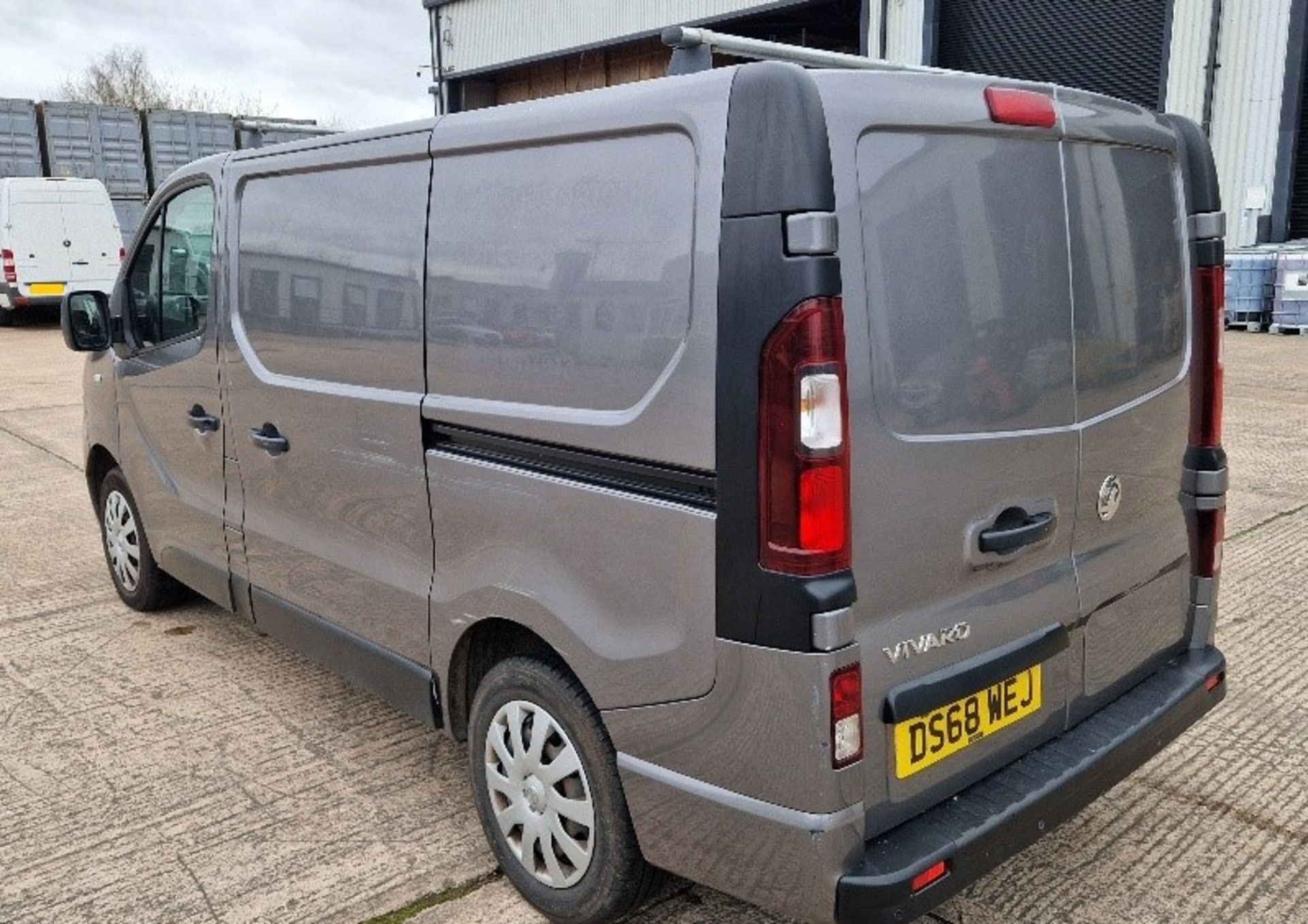 GREY VAUXHALL VIVARO 2700 SPORTIVE CDTI DIESEL PANEL VAN 1598CC FIRST REGISTERED 19/12/2018 REG: - Image 4 of 8