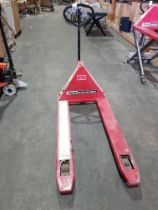 1 X CLARKE STRONG ARM HEAVY DUTY PALLET TRUCK ( MODEL PT6958B )