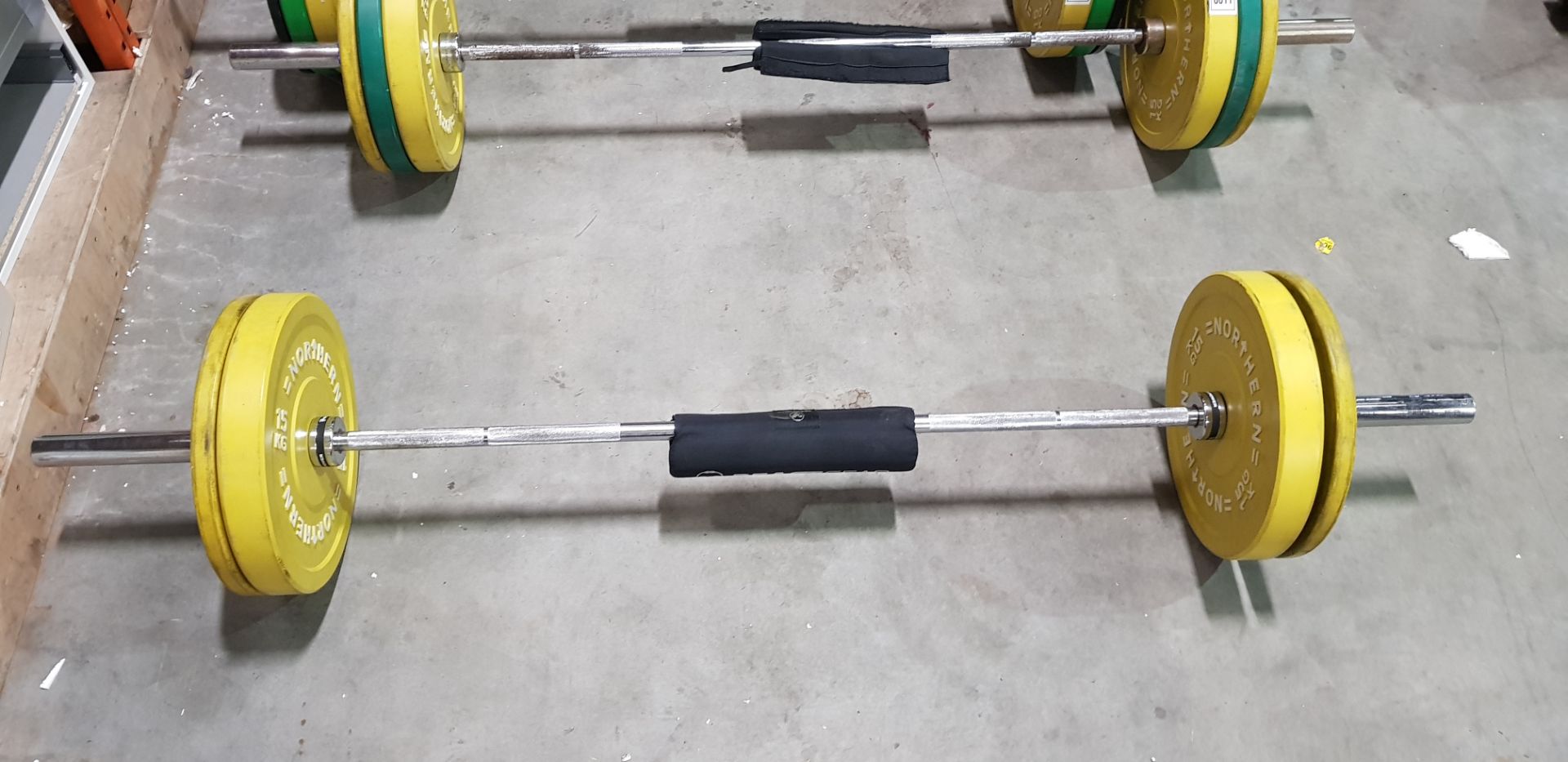 1 X OLYMPIC 20 KG BARBELL - WITH NORTHERN RUBBER WEIGHT PLATES - INCLUDES QUICK RELEASE CLIPS AND