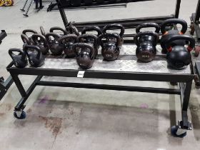 1 X 1 TIER KETTLE BELL RACK ON WHEELS WITH 19 VARIOUS WEIGHTED KETTLE BELLS TO INCLUDE 1 X 2 KG /