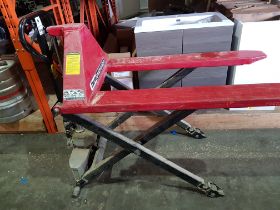 1 X CLARKE STRONG ARM MANUAL SCISSOR LIFT PALLET TRUCK