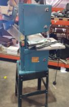 1 X CLARKE WOODWORKER 245 MM ( 10 ) BANDSAW AND STAND ( MODEL : CBS250 ) - INCLUDES VARIOUS