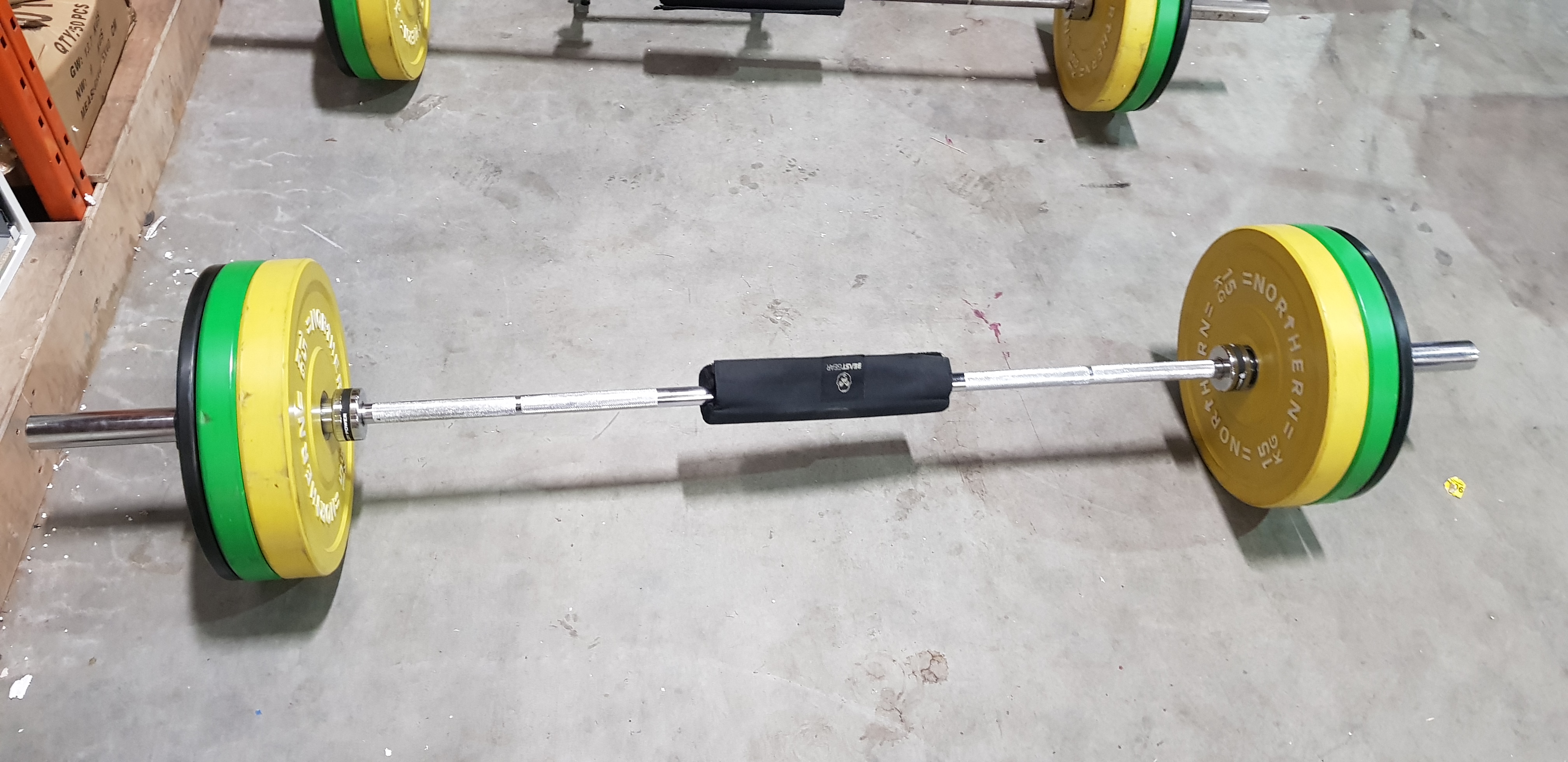 1 X OLYMPIC 20 KG BARBELL - WITH NORTHERN RUBBER WEIGHT PLATES - INCLUDES QUICK RELEASE CLIPS AND