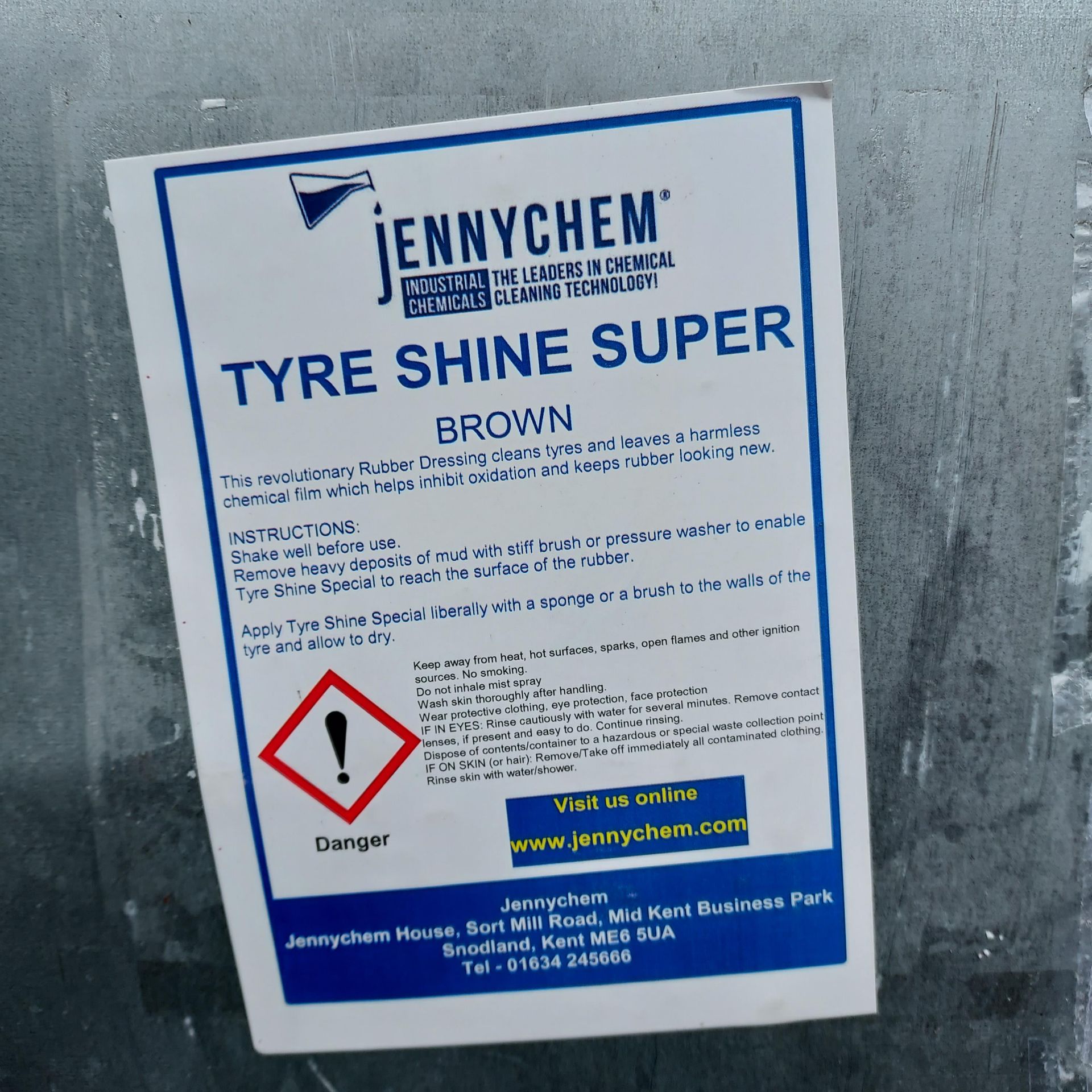 1000 LITRE BRAND NEW SUPER TYRE SHINE - RUBBER DRESSING AND CLEANS TYRE - LEAVES HARMLESS CHEMICAL - Image 2 of 2