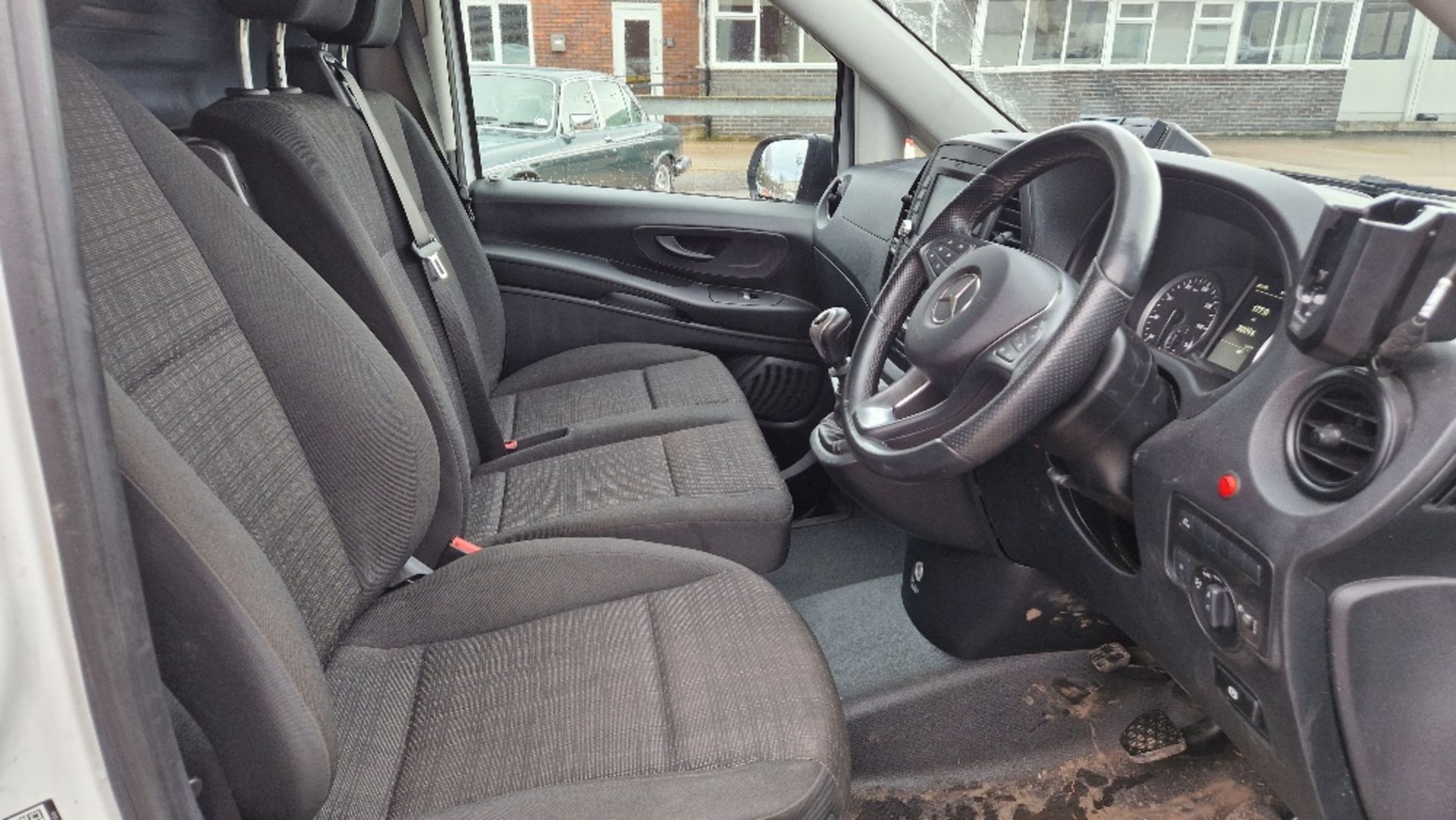 WHITE MERCEDES-BENZ VITO 114 PURE CDI DIESEL PANEL VAN 2143CC FIRST REGISTERED 11/12/2019 REG: - Image 8 of 10