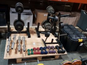 3 X 2 TIER WEIGHT PLATE RACKS TO INCLUDE 1.25 KG / 2.5 KG / 5 KG / 10 KG PLATES WITH 4 OLYMPIC