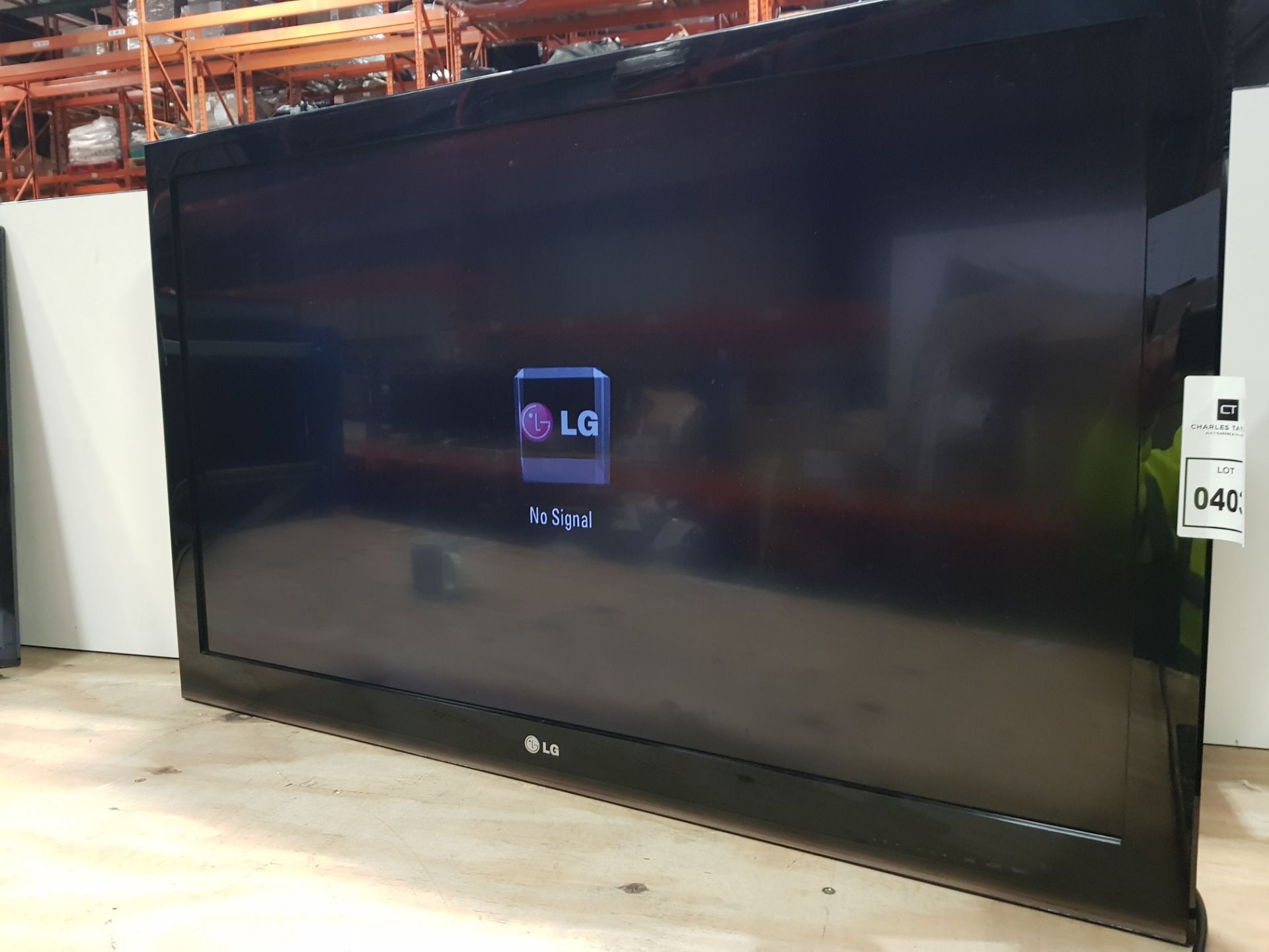 1 X LG 42'' TV WITH REMOTE CONTROL