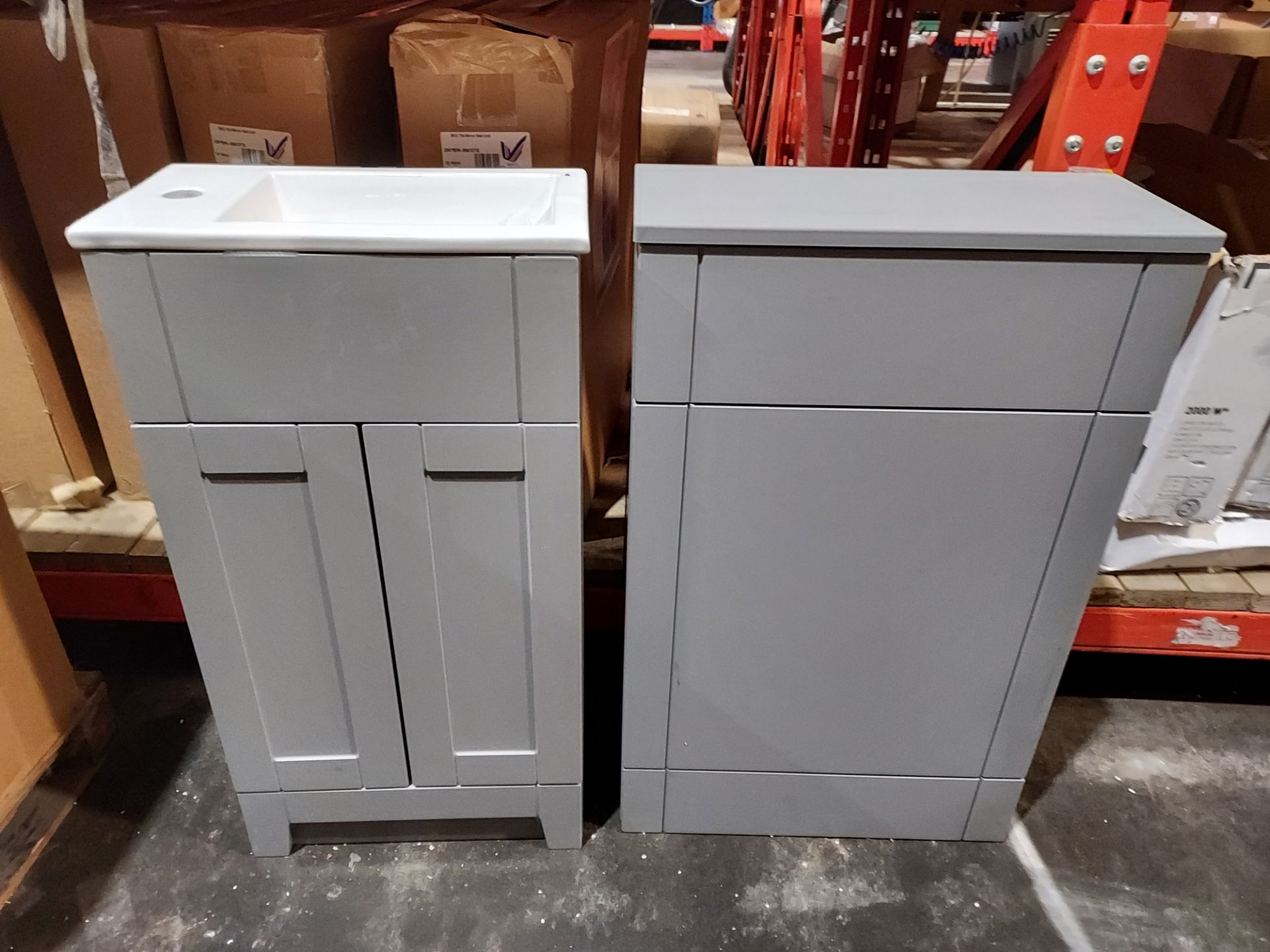 3 PIECE BRAND NEW MIXED BATHROOM LOT CONTAINING 1 X FREESTANDING 2 DOOR 460 VANITY UNIT IN GREY 1