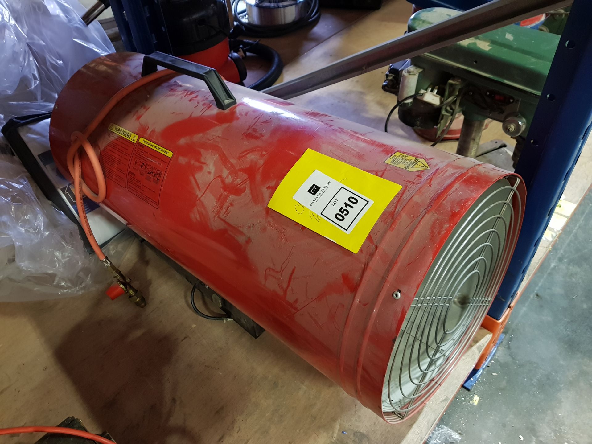 1 X CLARKE DEVIL 3000 SPACE HEATER - WITH GAS HOSE